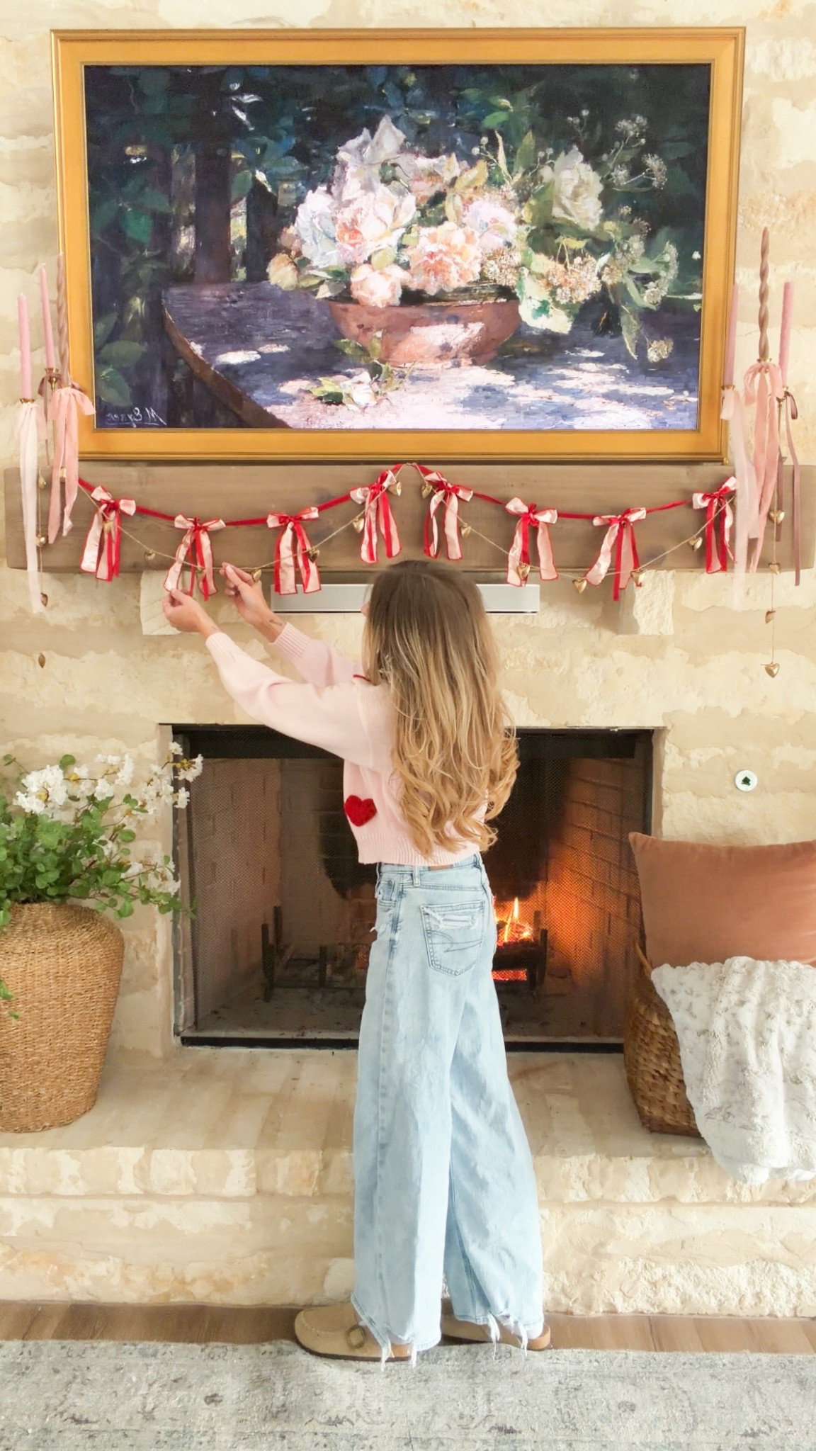 Valentines mantle decor 😍❤️🍒💗