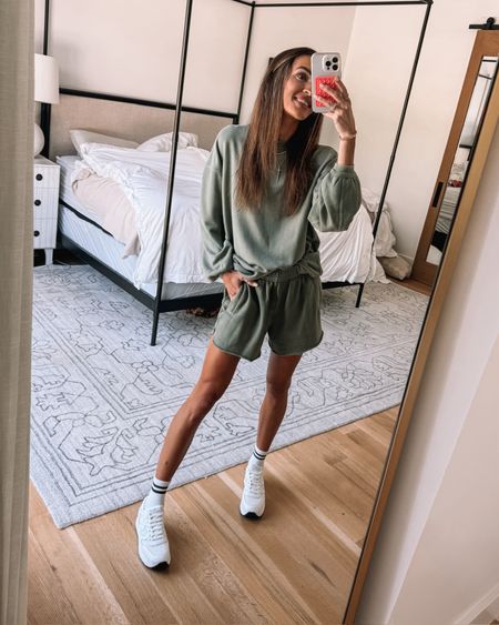 the perfect lightweight matching set for warmer days! 🙌🏻 on sale rn too! 💚


#aerie #matchingset #springoutfit #traveloutfit #loungewear #onsale

#LTKfindsunder50 #LTKsalealert