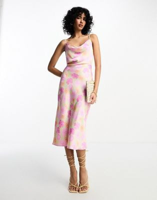 Vila – Midikleid aus Satin in Rosa geblümt mit Camisole-Trägern und Bindedetail am Rücken | ASOS (Global)