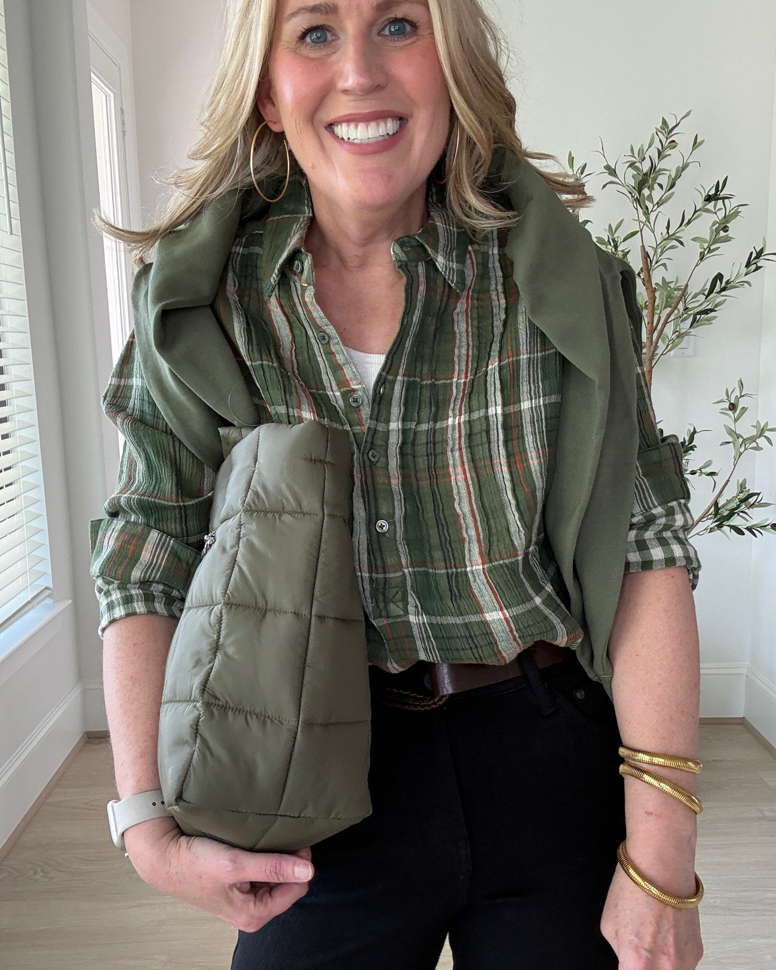 Tunic top is oversized, relaxed and covers the bum. 
Denim are stretchy and run tts! 
Sweatshirt runs tts. Size up one if layering over other tops. 
Boots run slightly large. If between sizes size down a half size. 
@coldwater
#partner

#LTKootd #LTKOver40 #LTKSeasonal