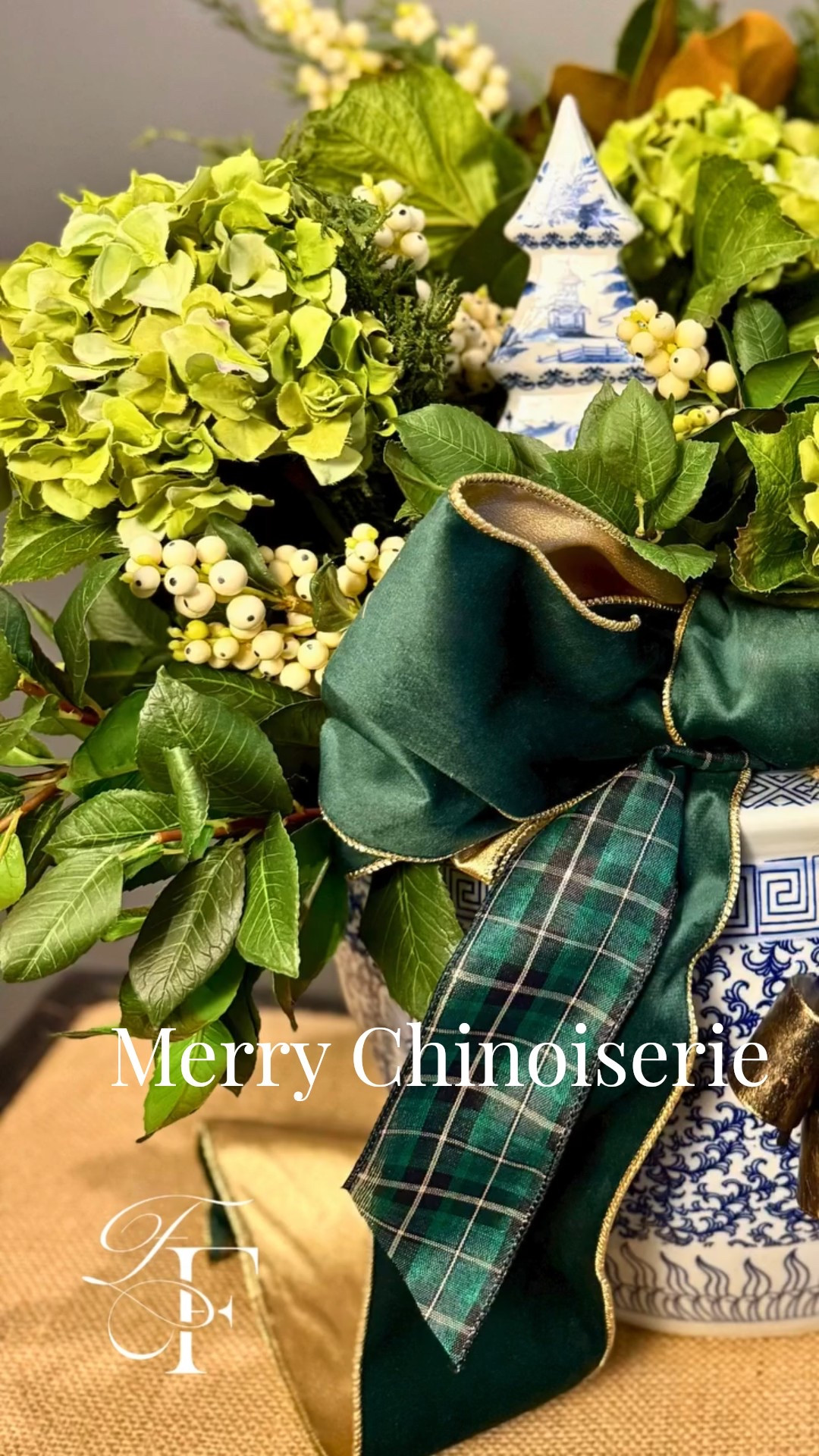 The First Noel🎄

Obsessed with this faux flower color combo for Christmas! Love the mix of festive faux green flowers, blue chinoiserie, and black watch plaid! 
All faux flowers are faux 💐
Are you loving the chinoiserie Christmas trees? 

 