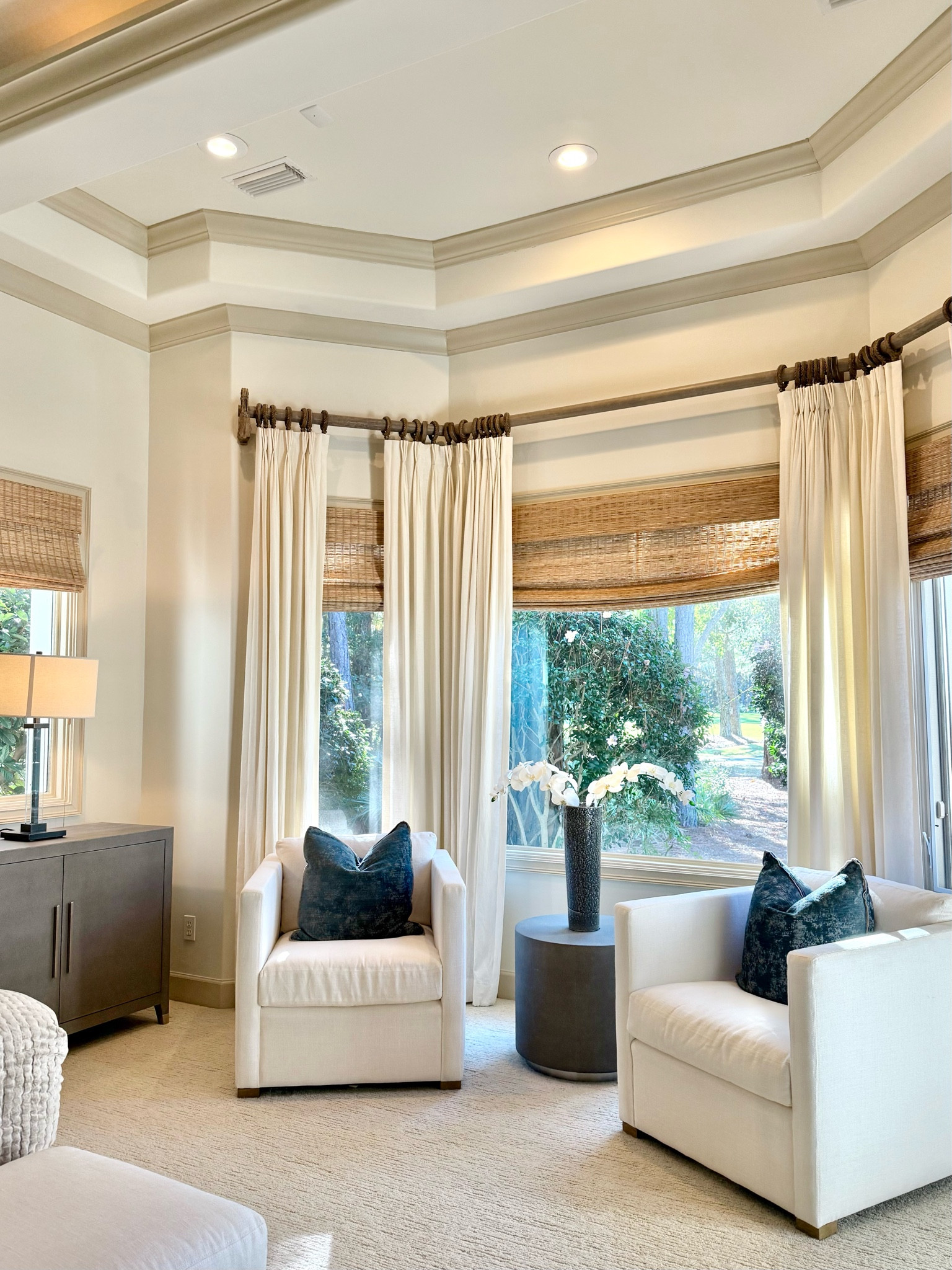 All items are from Restoration Hardware!


Sitting corner 
Modern bedroom
Bedroom decor
Slipcover chain
Cushioned chair
Blue pillow
Velvet pillow
Accent pillow
Side table
Concrete table
Nightstand
Clear lamp
Table lamp
Restoration hardware
Bedroom nook
Modern decor
Modern home

#LTKHome