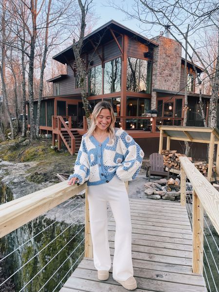 cozy cabin ootd🤍 wearing an XS/S in the sweater and S in the pants! 