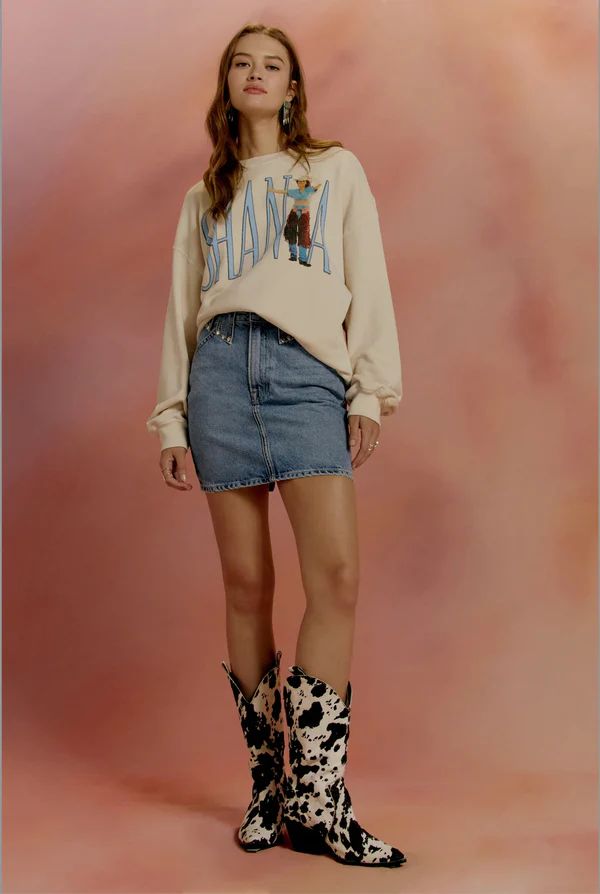DAYDREAMER SHANIA BOOTS BEEN UNDER OVERSIZED CREW IN DIRTY WHITE | Indigeaux Denim Bar & Boutique
