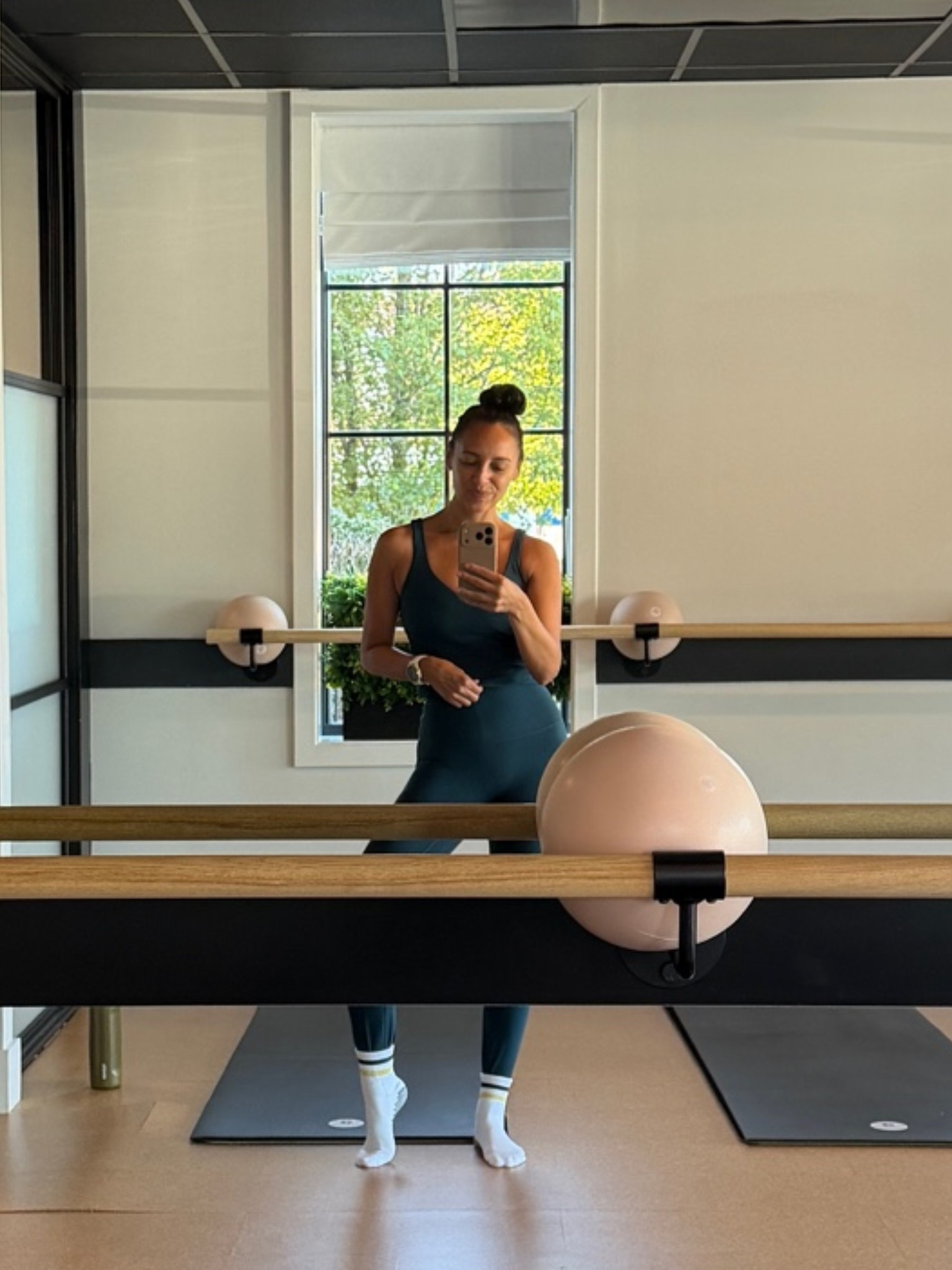 Lululemon workout outfit 
No middle seam leggings.

#LTKfitnessgoals #LTKActive #LTKPetite