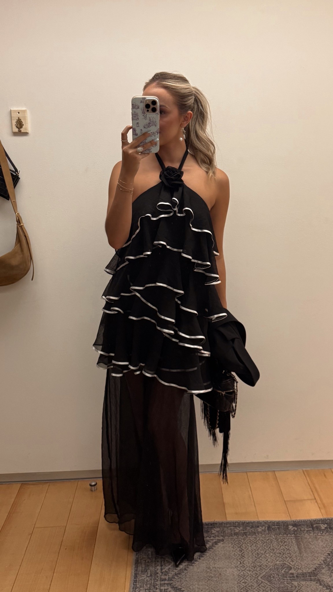 The perfect event or wedding guest dress! Can be cocktail attire or dressed up for black tie option. 



#LTKParties #LTKStyleTip