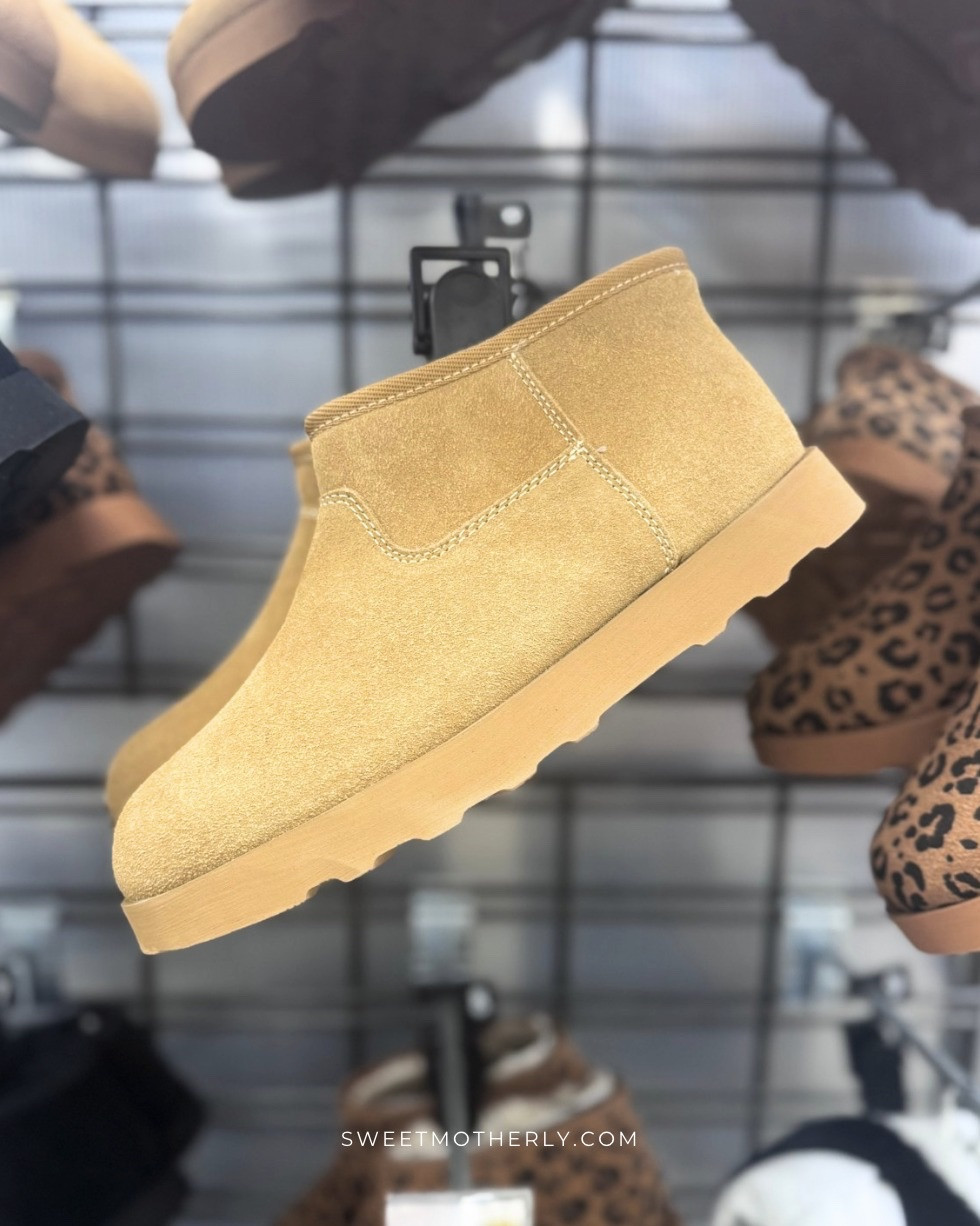 Adorable, 3 different colors, and down to just $𝟭𝟱 a pair!

knee high leather boots
ankle boots with block heel
lug sole combat boots
waterproof winter boots
suede ankle booties
pointed toe booties
platform chelsea boots
faux fur lined boots
chunky sole loafers
weatherproof sneakers

#LTKootd #LTKSeasonal #LTKHoliday