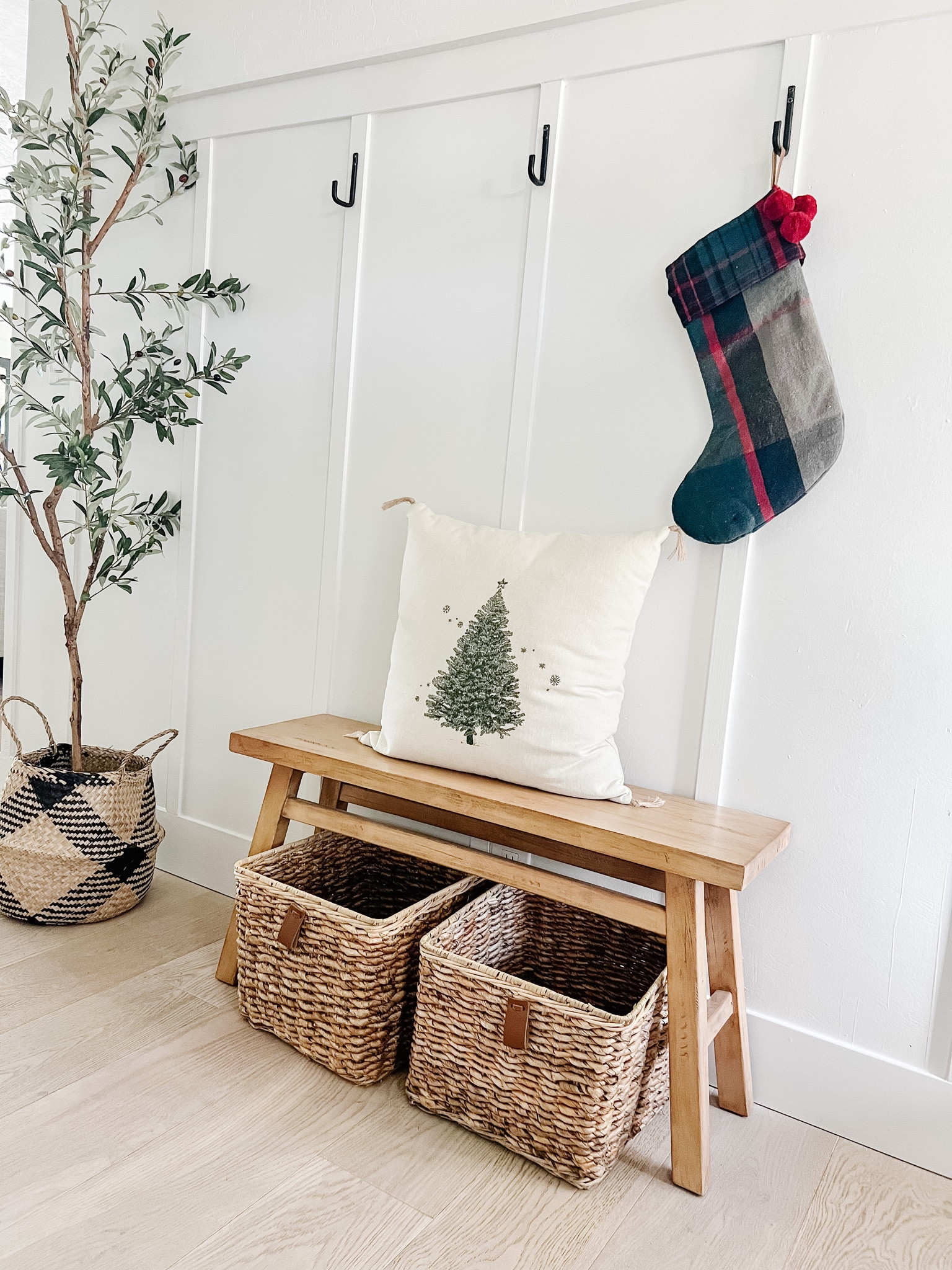 Shop my simple, yet festive entryway! 

#LTKHoliday #LTKhome #LTKSeasonal