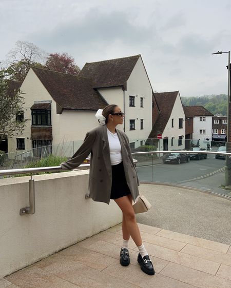 Forever opting for the ‘stolen it from my boyfriend’ look. I got this @thefrankeshop blazer from vinted for £55 and I loveeeee. For reference, I’m 5ft3 and a UK8 and this blazer is a UK10, they come up pretty oversized 🫶🏼 

Ps- if you ever want a lil discount on my fave bags in the world, use JESSMSHEPPARD12 🌸

🏷️ the Frankie shop blazer, oversized blazer, London style, London streetstyle, preppy outfit, oversized scrunchie, styling loafers, easy outfit ideas, simple styling, spring fashion, spring outfit, summer style, uk style ideas

#LTKfindsunder50 #LTKeurope #LTKstyletip