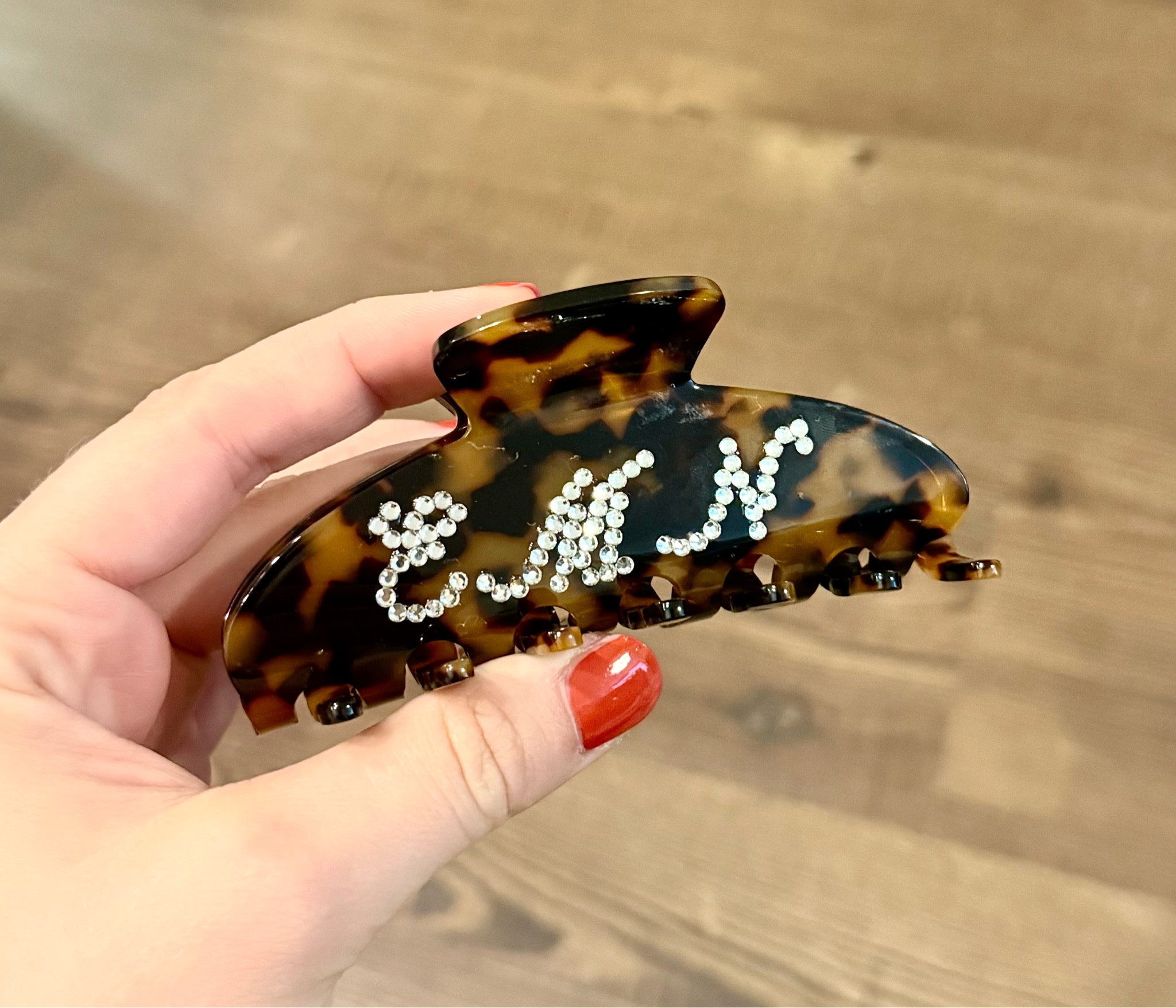 Cutest gift!
 
EmiJay clip
EMiJay NYC
claw clip
hair clip 
custom clip
personalized clip
monogram clip
hair accessories
birthday gift 
gift for her
Christmas gift
stocking stuffer

#LTKStyleTip #LTKFindsUnder50 #LTKGiftGuide