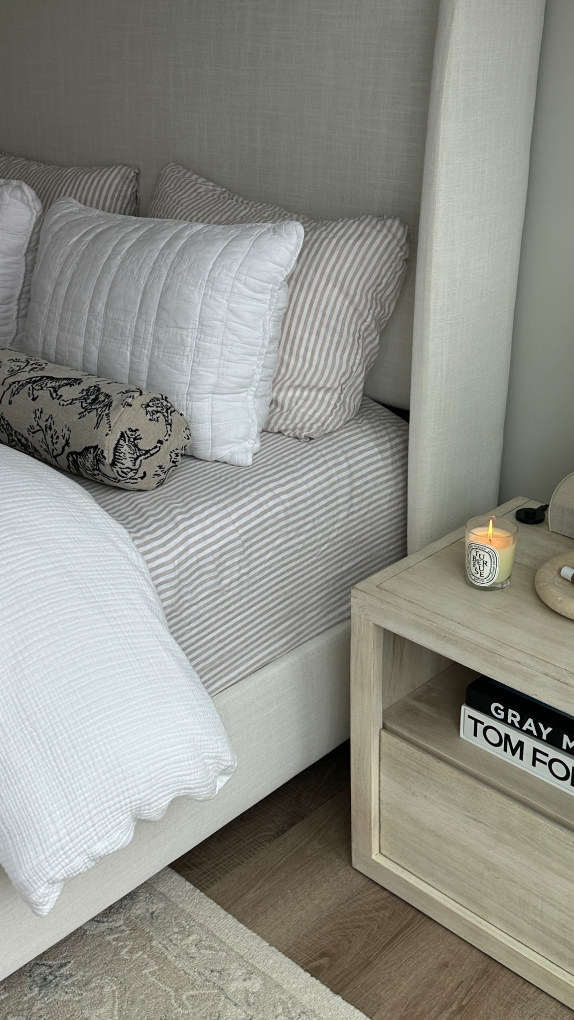 The details!! Love the cozy vibes 