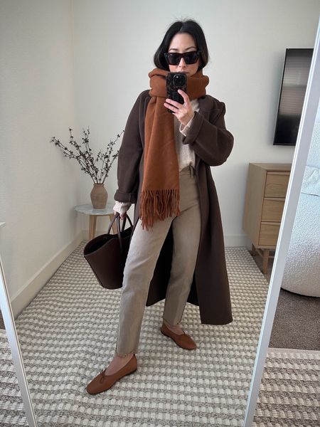 Ballet flats for fall. Fall outfit ideas. 

Gentle Herd coat xs
J.Crew sweater xs
Gap jeans 26 short old
Everlane flats 5
Everlane scarf old
Little Lifner bag medium 

Fall shoes, fall outfits, jeans, petite style 

#LTKitbag #LTKSeasonal #LTKshoecrush