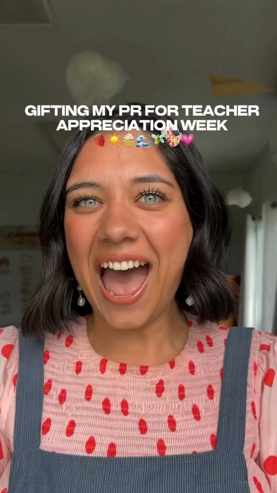 @soldejaneiro ILY say it back 

🧚‍♂️ GIVEAWAY 🧚‍♂️ 

In honor of Teacher Appreciation week, I was grateful these showed up on my doorstep @soldejaneiro and got to share the love with my team. But I also want to share it with YOU! Excited to give a variety pack to one special teacher and some other goodies.

TO ENTER:
1. Make you’re following me here on Instagram and TikTok 
2. Like and save the post 
3. Tag your favorite teacher in the comments 
4. Share to your stories for a BONUS entry! 

Winner will be announced Friday 5/9 🍓🌊☀️🧚‍♂️💗 
 
This post is not sponsored or endorsed by Instagram or TikTok

#teacher #teacherappreciationday #teacherlife #giveaway