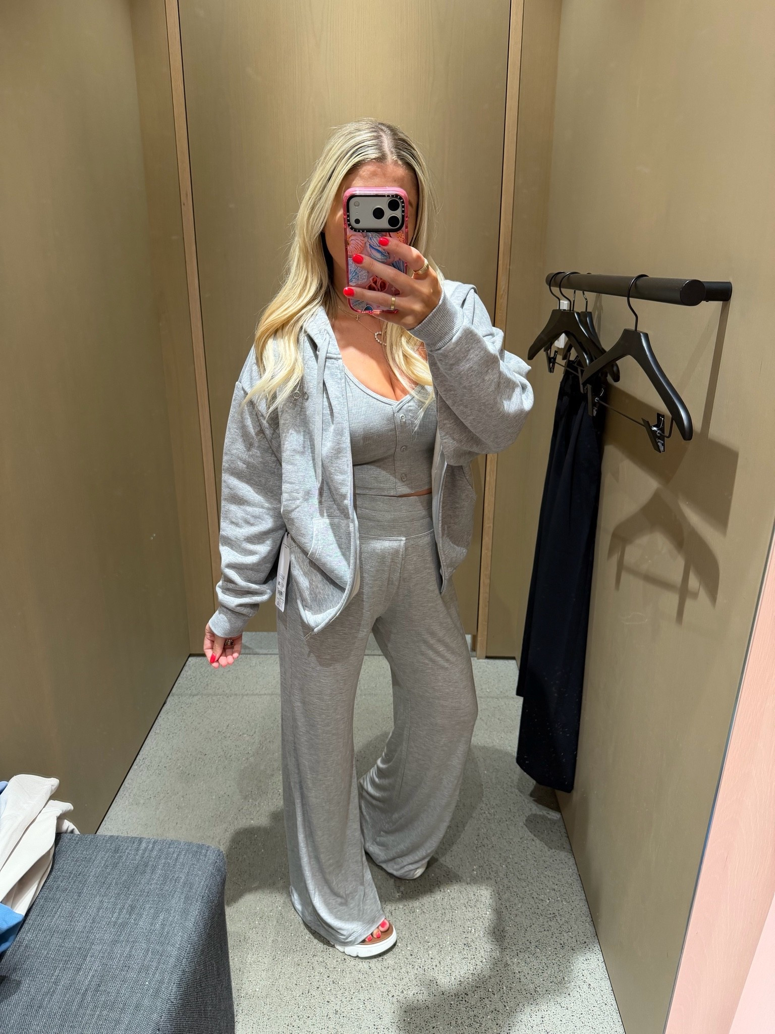 @Alo Yoga outfit 
Xxs jacket 
Small tank
Xs pants 
Sandals tts
