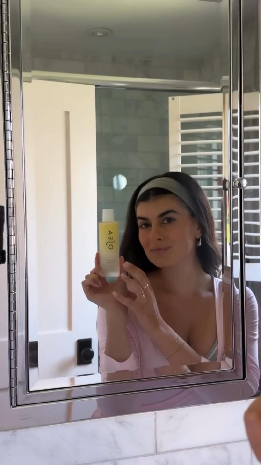 ✨ Hydrating inside & out—glowing skin starts with thoughtful ingredients.

🌊 Undaria Seaweed 
🌿 Camelina Seed Oil 
🌸 Bisabolol

Use code SARAFINA @oseamalibu for 10% off 

#healthyskin #cleanskincare #glowup #hydratingskincare