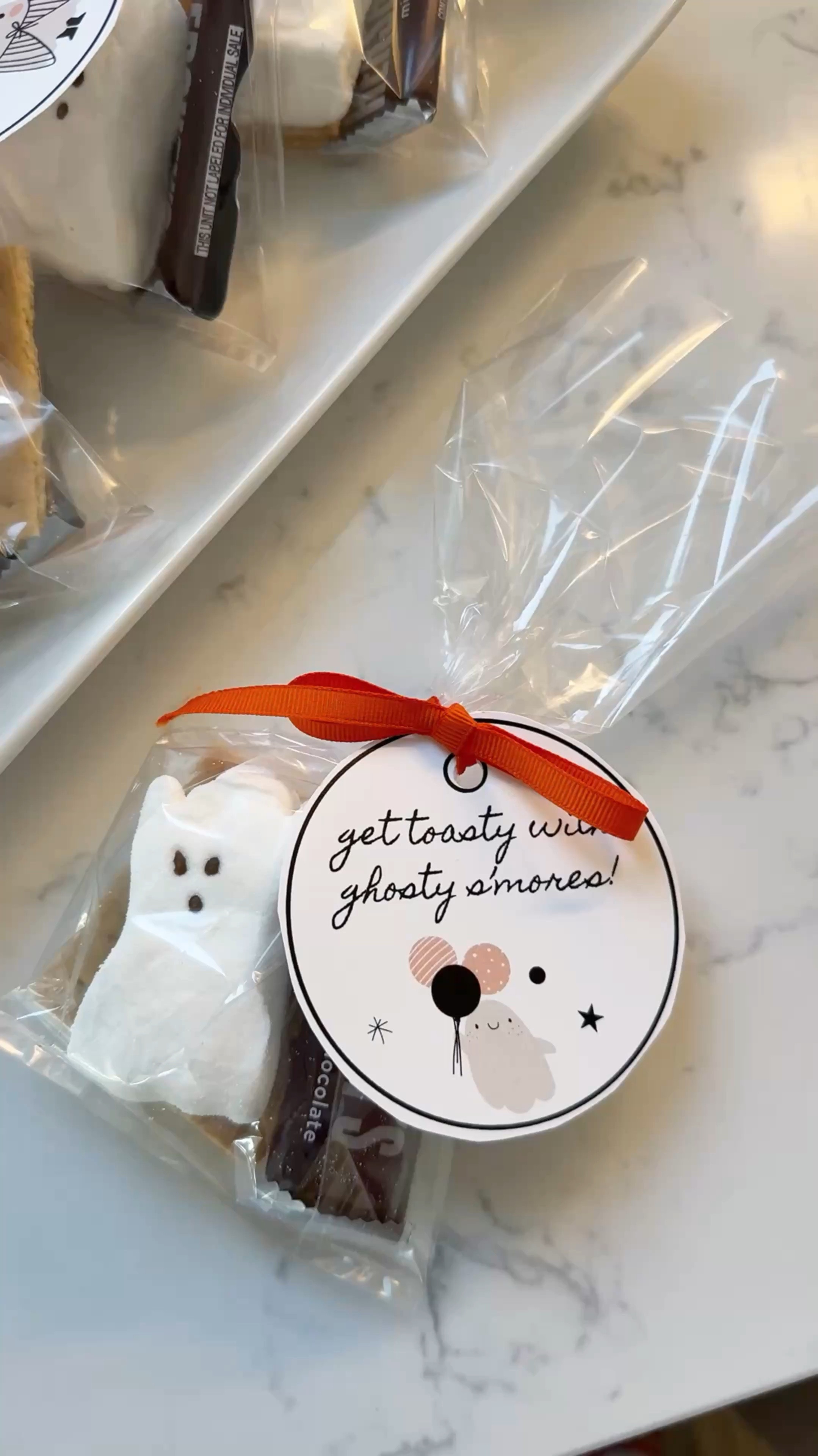 Ghost s’mores snack with free printable on joyfullyso.com

#LTKSeasonal #LTKHome #LTKHalloween