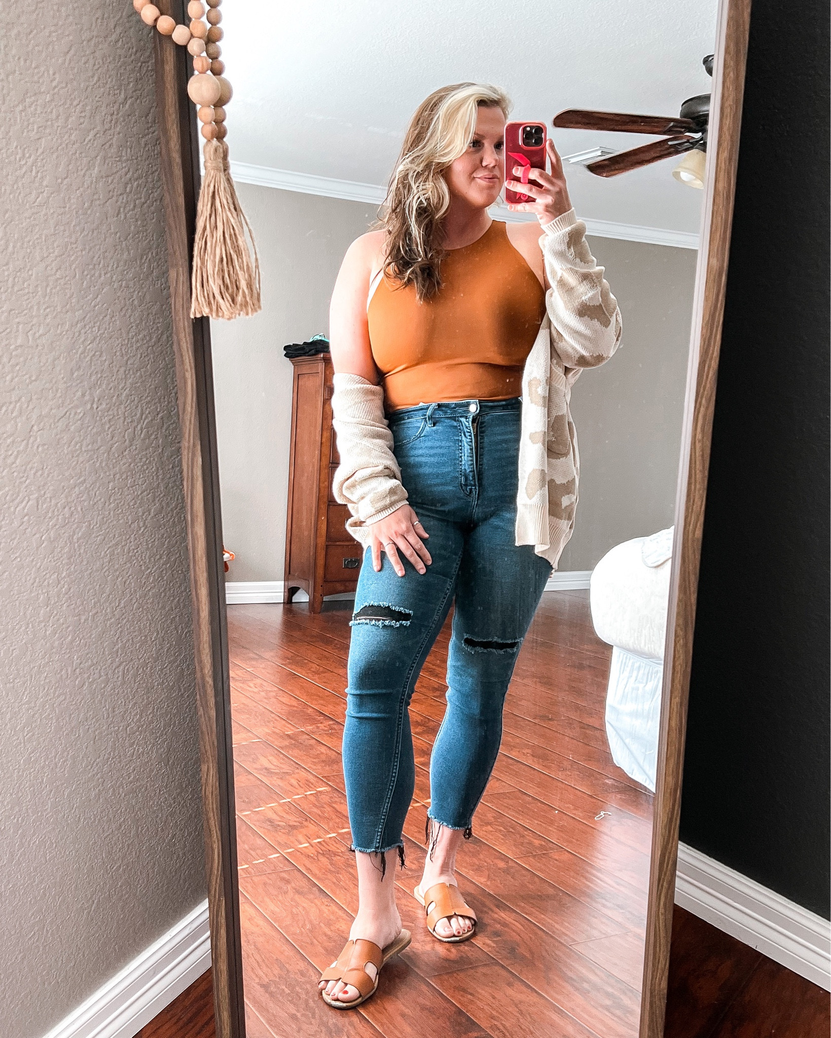 The best body suit you’ll ever own! 
The high neck cut is super flattering for someone with a little more broad shoulders like myself, & the double line bust area makes going bra-less a breeze! #bodysuit #highnecktanktop 