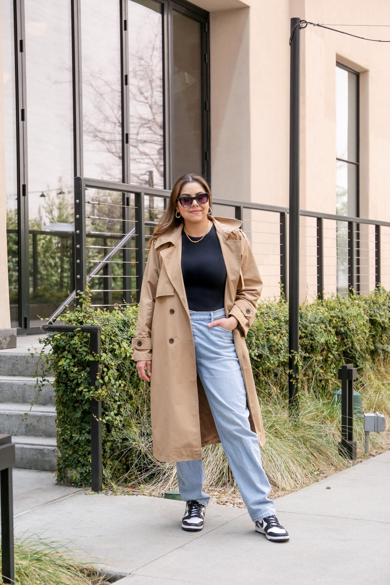 cool way to style a classic trench coat 🧥 

#LTKStyleTip #LTKMidsize #LTKSaleAlert
