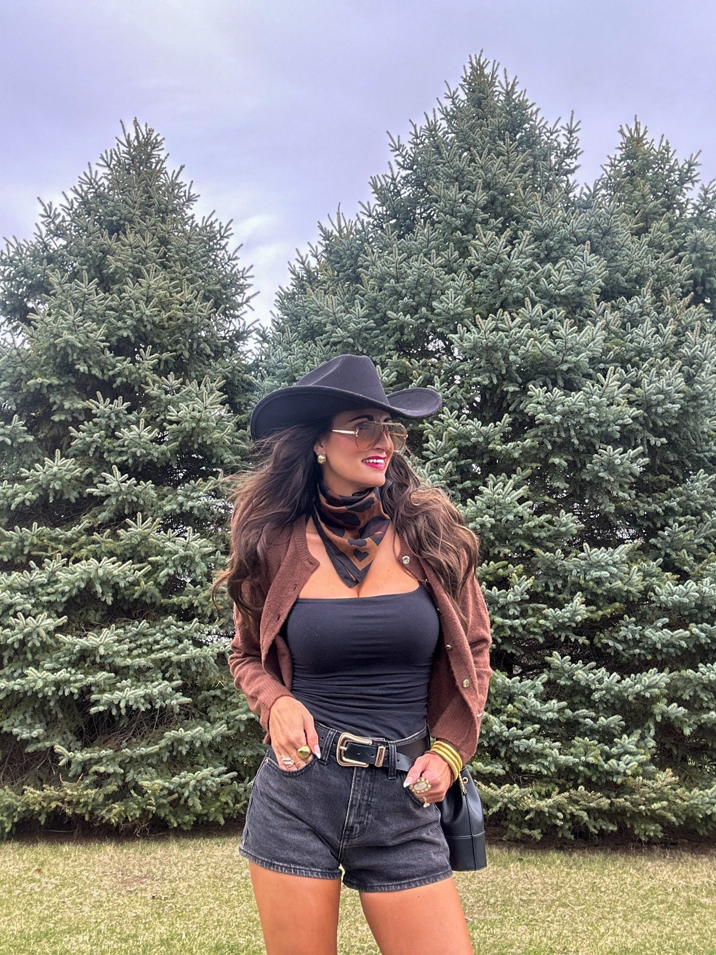 Western but make it effortless 🤠 @abercrombie #abercrombiepartner 

Shop the Spring Sale 25-40% Off Everything* w/ 🔗 in my stories or bio. Extra 15% off w/  code SUITEAF**

#abercrombiestyle #westernchic #dailystyleideas 

*Offer valid in stores and online 3/25/2026-3/30/2026 in US/CA. Excludes clearance and gift cards.  Online price reflects discount.
••Use code SUITEAF to get an additional 15% off everything in stores and online at checkout from 3/25/26-3/30/26 in US/CA. Excludes clearance and gift cards. See details online.

#LTKSeasonal #LTKSaleAlert #LTKootd