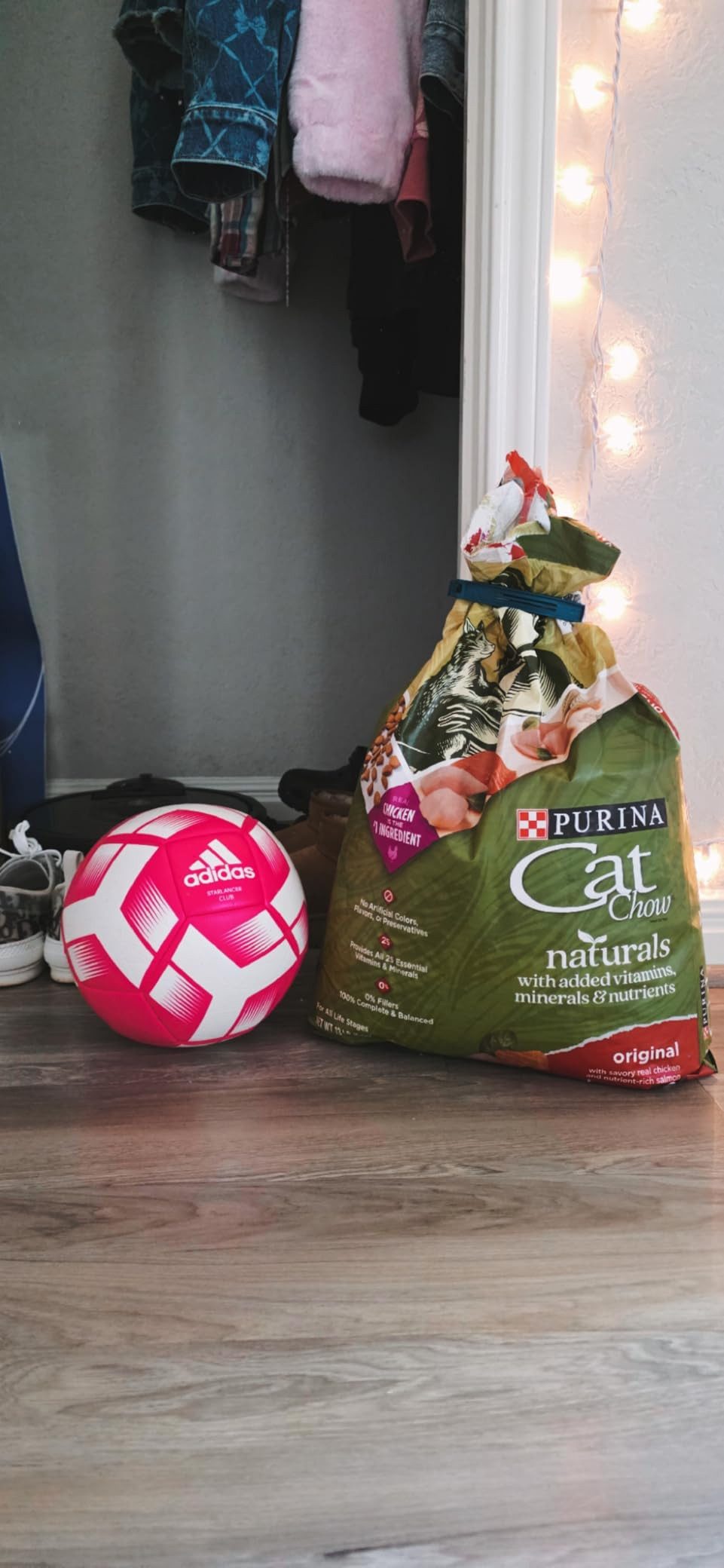 Purina Cat Chow Naturals With Added Vitamins, Minerals and Nutrients Dry Cat Food, Naturals Original - 13 lb. Bag | Amazon (US)