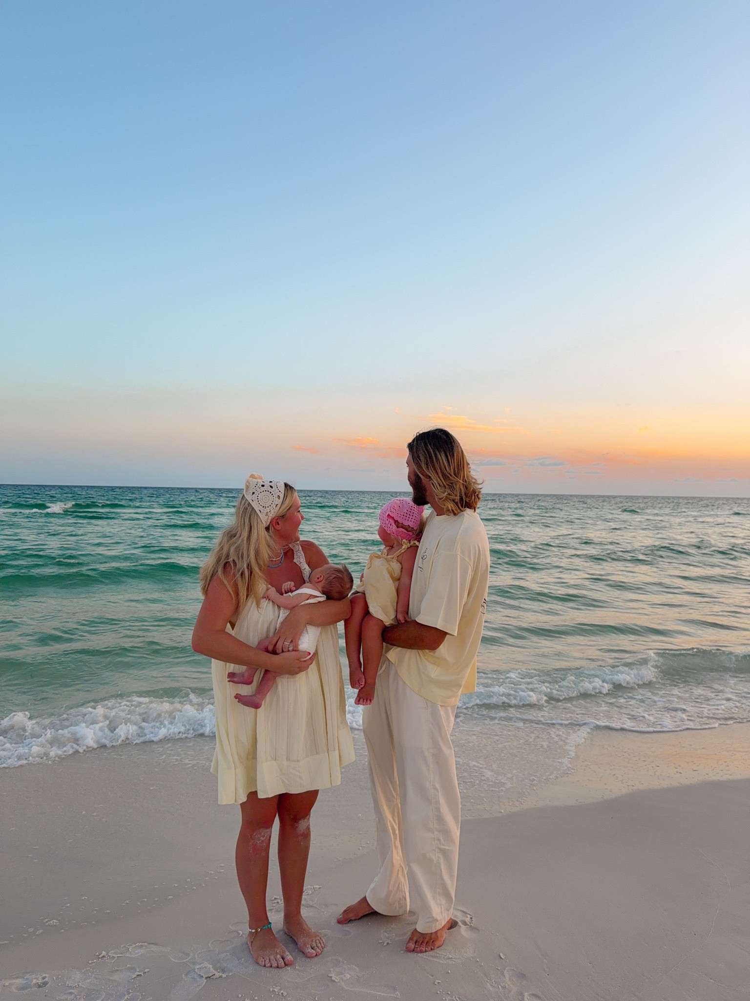 Family sunset ootd

#LTKKids #LTKMens #LTKSeasonal