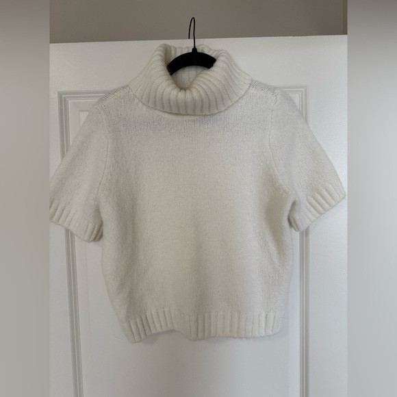 Abercrombie & Fitch Cozy White Short Sleeved Turtleneck Sweater | Poshmark