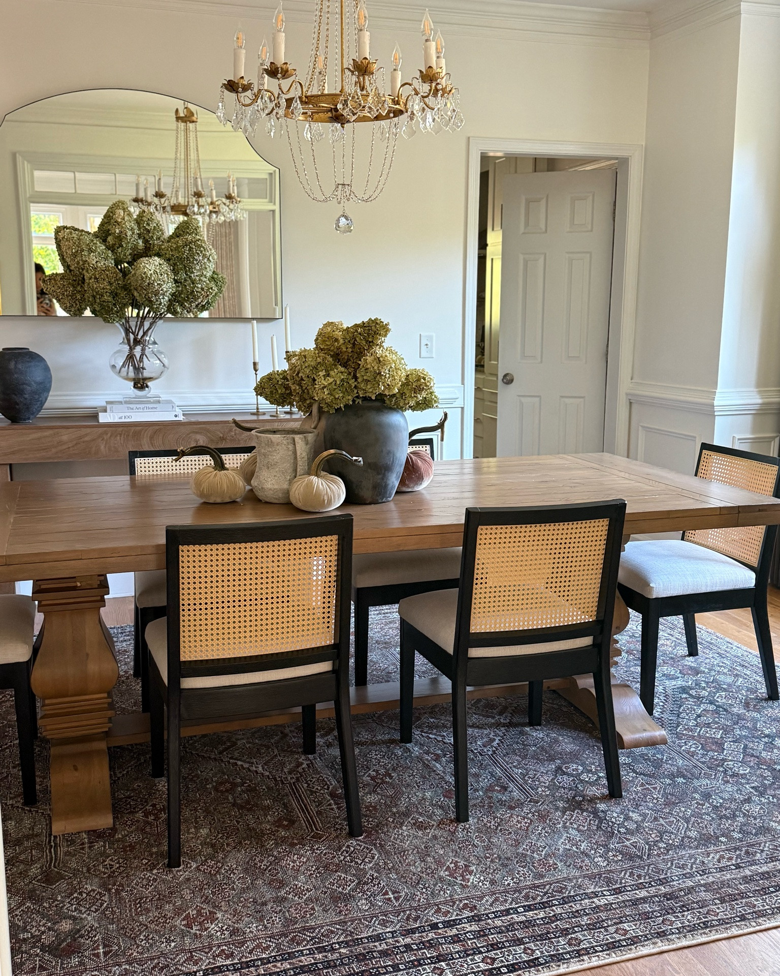 Since a leak ruined the last rug I had in here, this new rug from the @lonefoxhome and @Joon Loloi collaboration is a much needed addition to my dining room. It is insanely soft underfoot, and the photos just don’t do it justice!  

#LoneFoxJL
