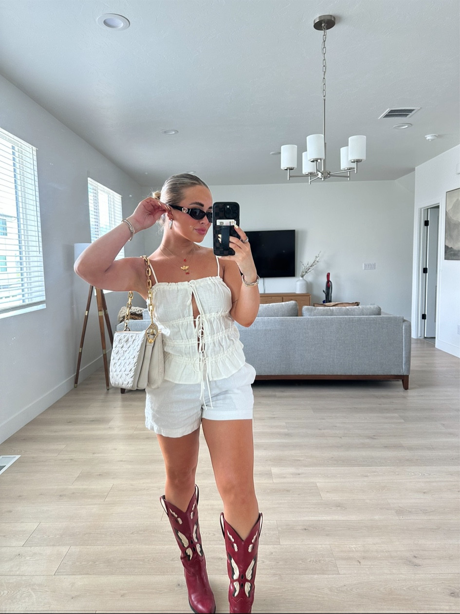 Top is H&M- sold out😭 