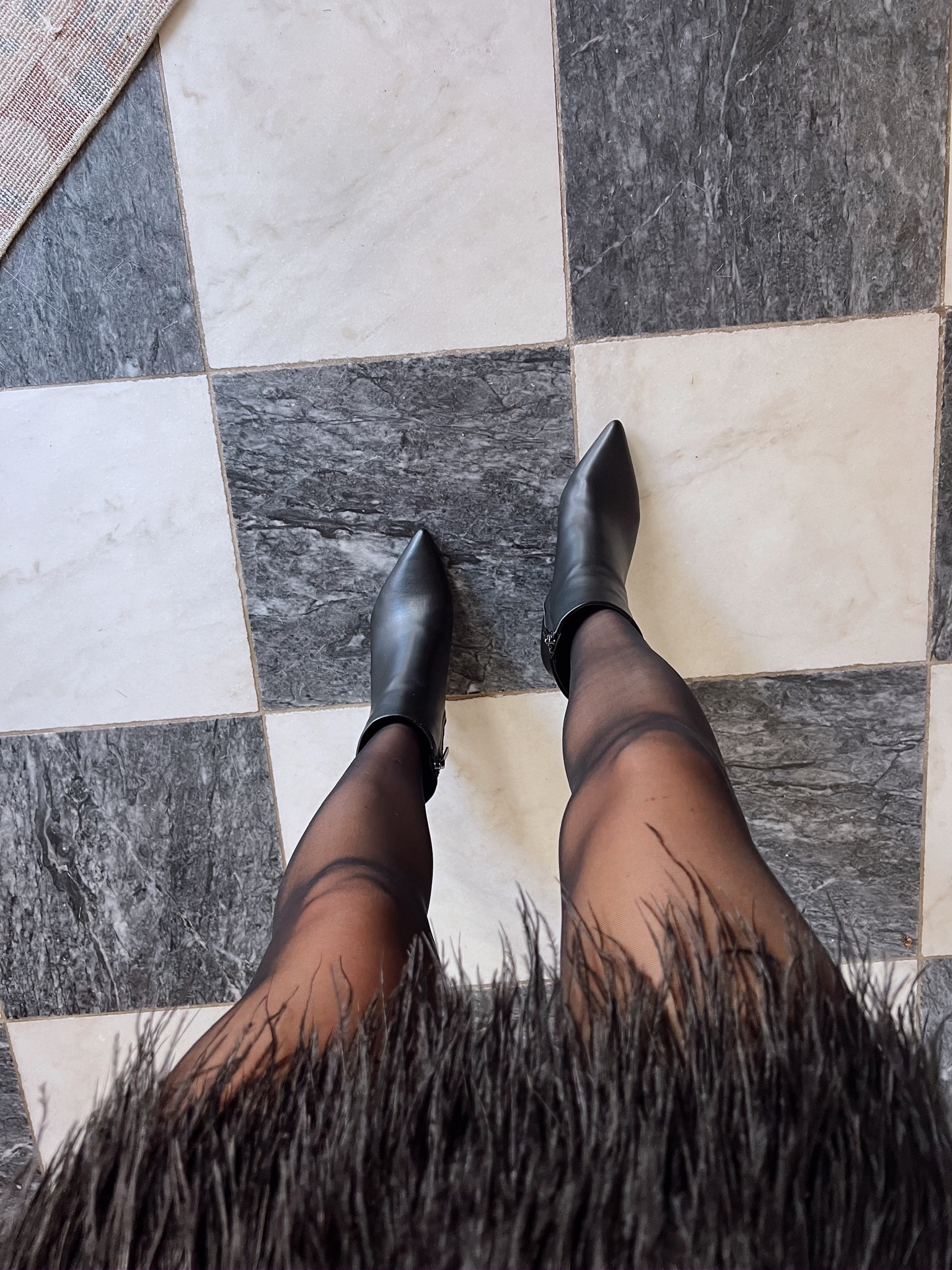 The holiday season is here & we’re so excited to style our new-in boots from @famousfootwear! They have so many great options at low price points for all your holiday party looks #FamousFootwearPartner #FamousForFashion