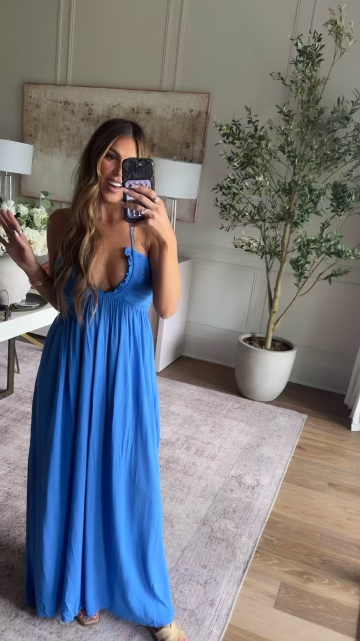This color 💙😍 wearing a small! Use code hollie40 for 40% off 🫶🏼