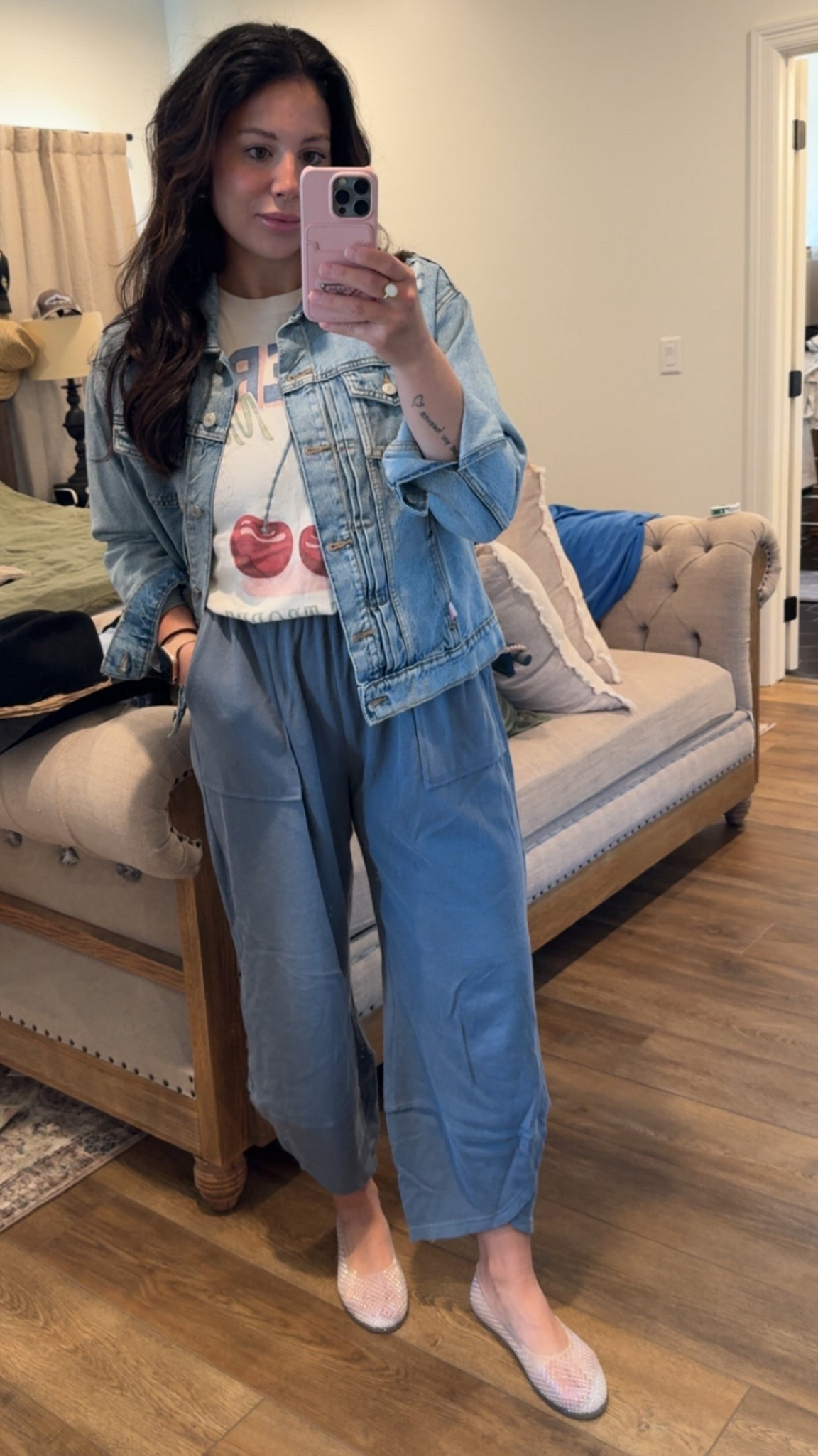 Comfy, casual Spring outfit! 

#LTKStyleTip #LTKFindsUnder50 #LTKSeasonal