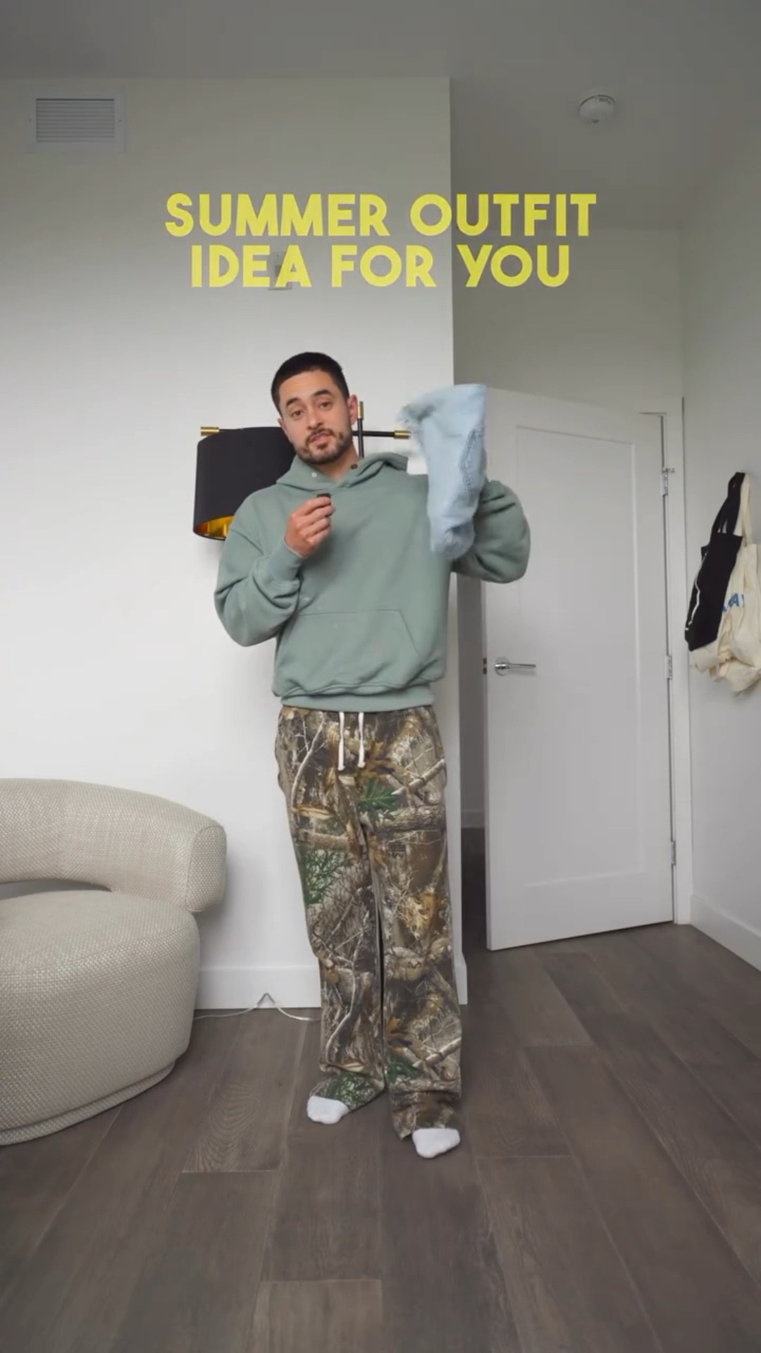 Chill summer outfit idea! Hit the comments if you want to know where anything is from.

#summeroutfitideas #mensfashion #easyfit #simplefits #easyfashion #ootdmen