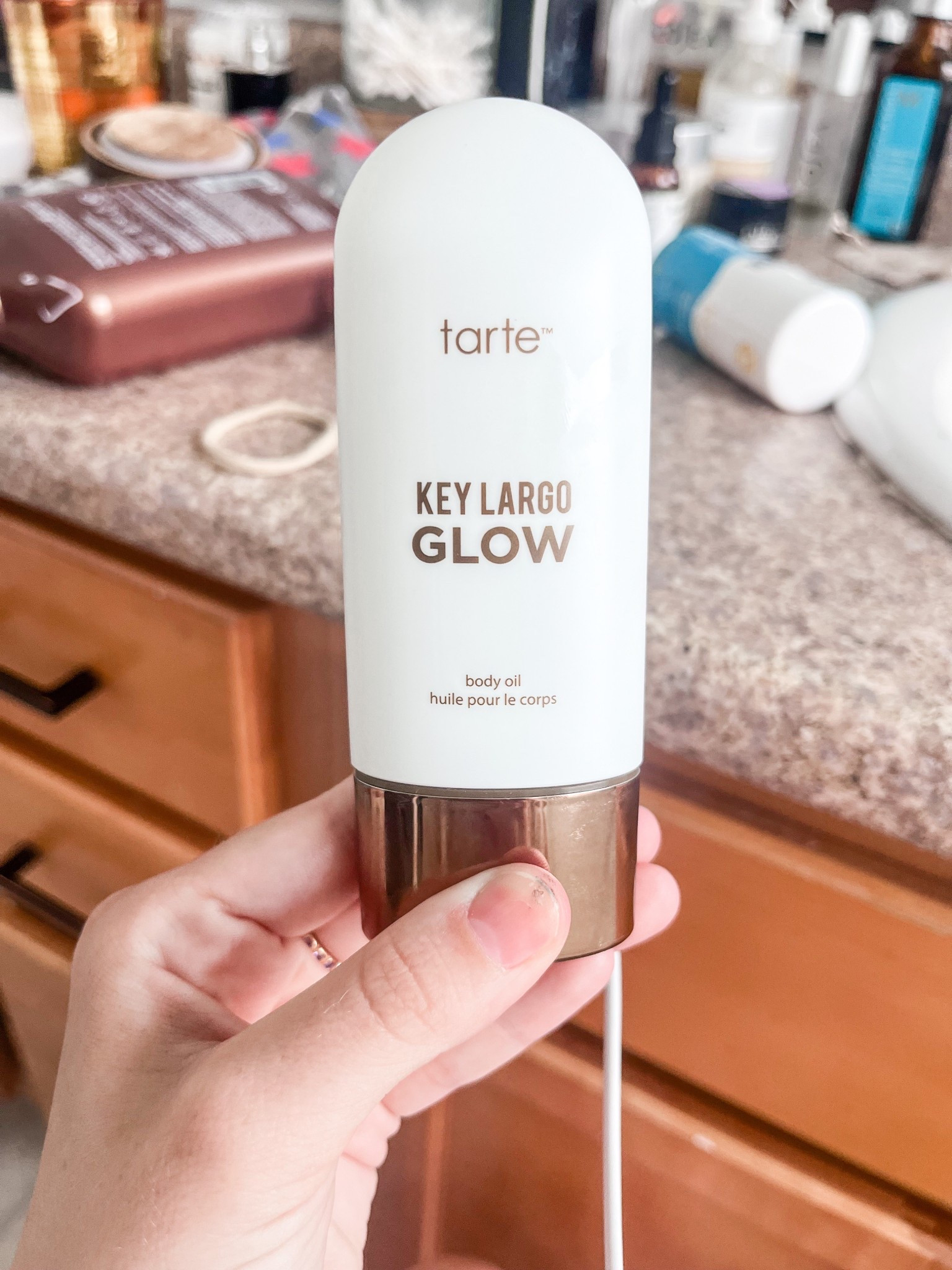 this glow is 🔥 perfect addition to your lotion or by itself to add a pretty bronze sparkle to your look!

bronze. glowy. tarte. makeup. ulta. beauty  

#LTKFindsUnder50 #LTKBeauty