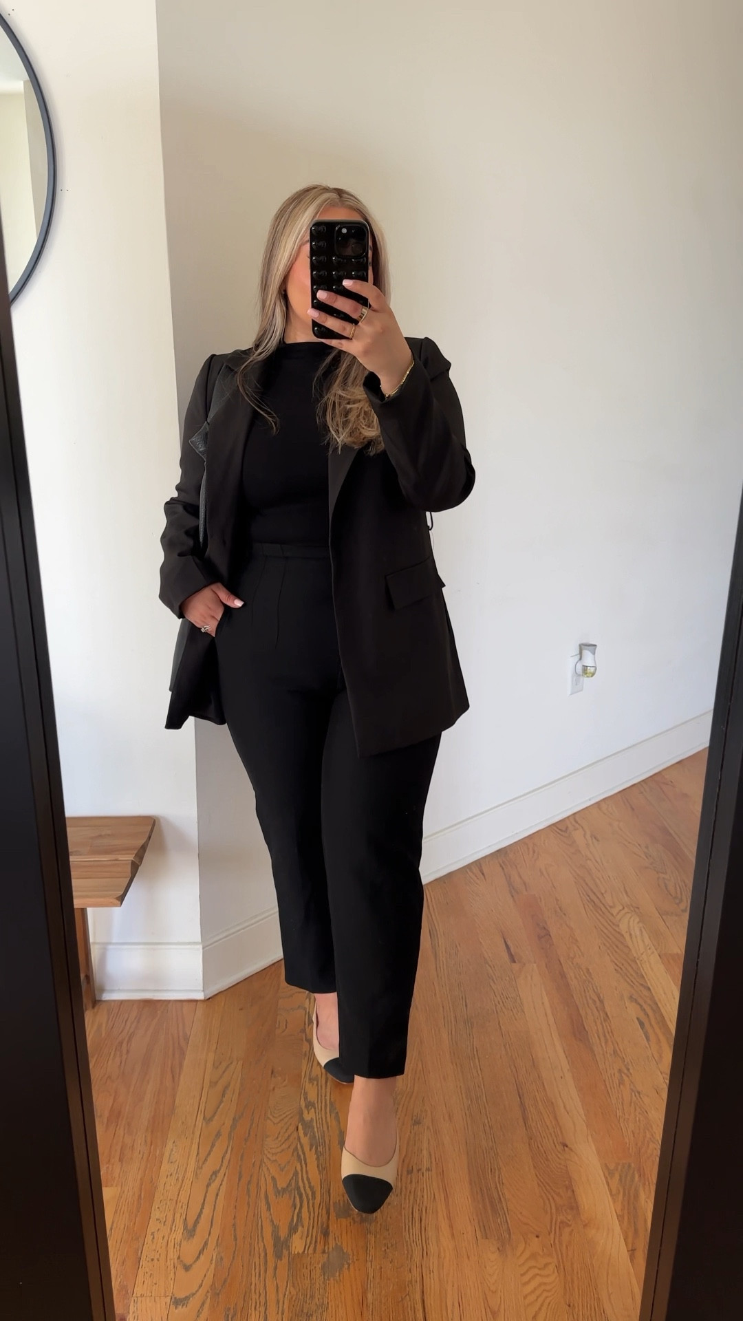When in doubt wear black💅🖤 Love this easy, quick outfit! It gives boss babe🕶️✨

Wearing my boohoo blazer w/o the belt but linked good dupes for plain regular blazers 🫶🏼

#LTKSeasonal #LTKworkwear #LTKstyletip
