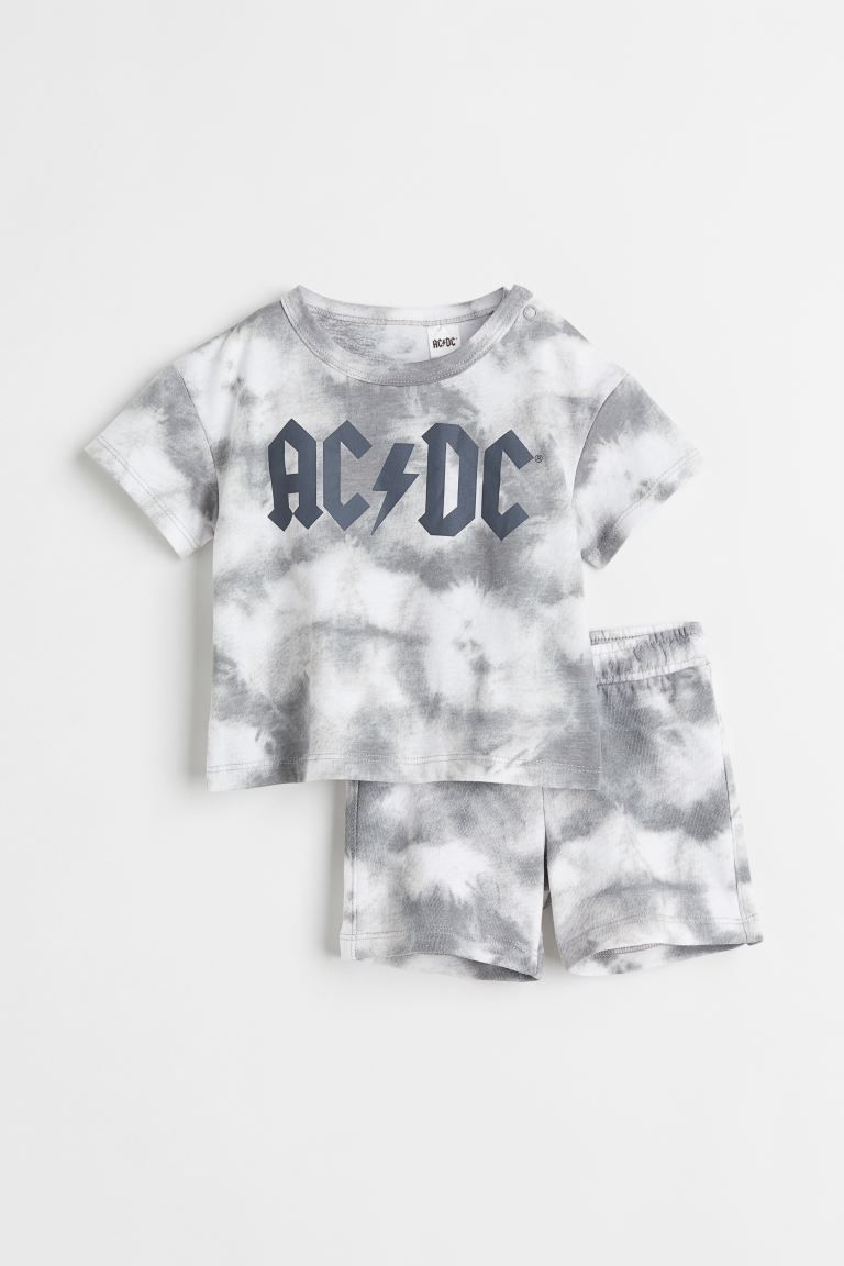 Set with a T-shirt and sweatshorts in soft cotton fabric. T-shirt in jersey with ribbing at neck ... | H&M (US + CA)