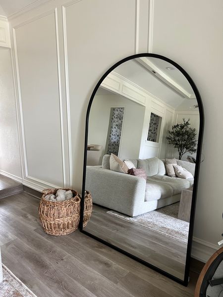 Our arch mirror is on sale today! This is the XL Floor mirror in black! 

Home decor, mirror, neutral home

#LTKhome
