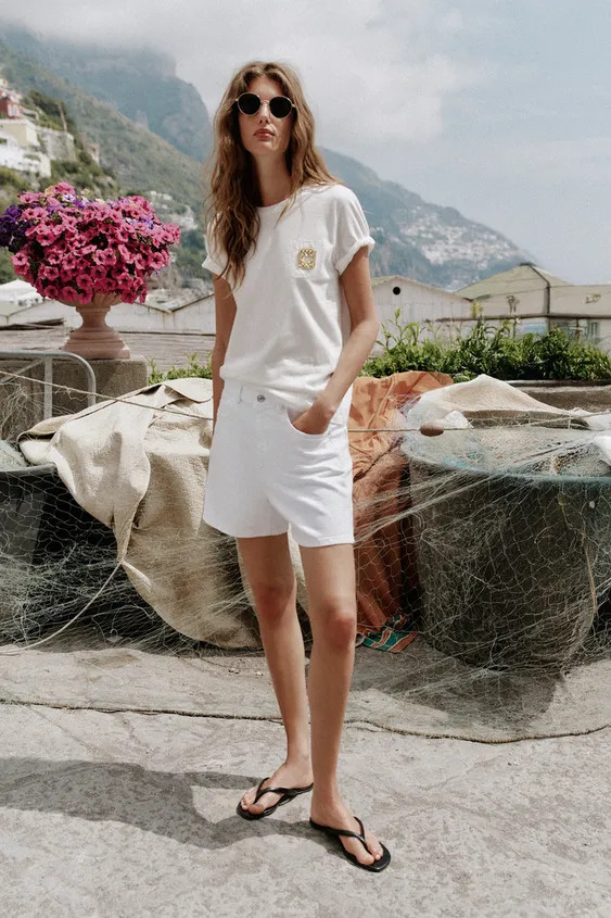 REGULAR FIT - ROUND NECK - REGULAR LENGTH - SHORT SLEEVECotton spun T-shirt. Featuring a round ne... | Zara US