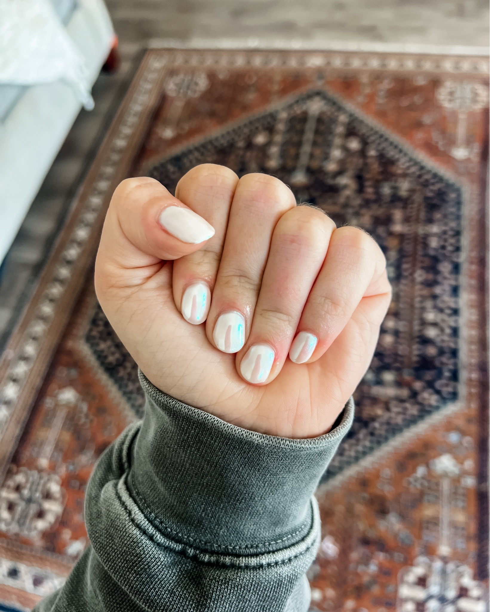 diy milky white gel mani w/pearl chrome 👽🥛🪩