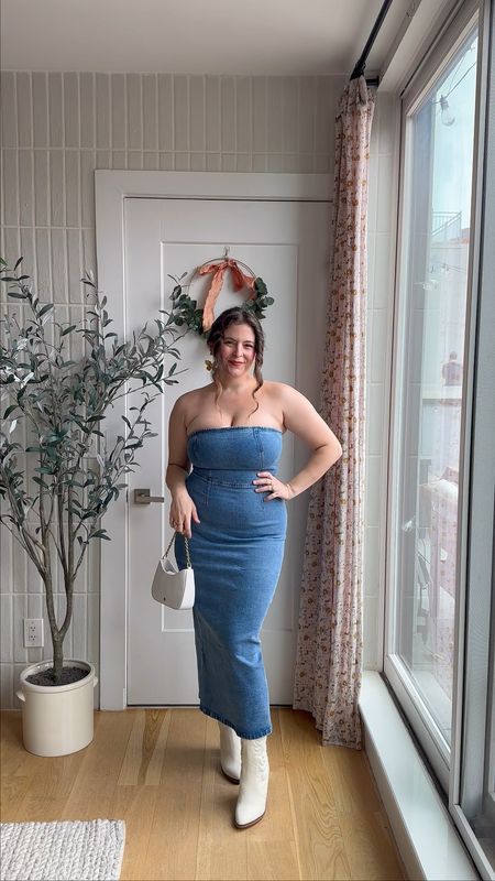 Strapless denim midi dress for the summer Greta for country concerts, festivals or just a nice day out for Abercrombie! Wearing a size medium

Boots are Walmart!