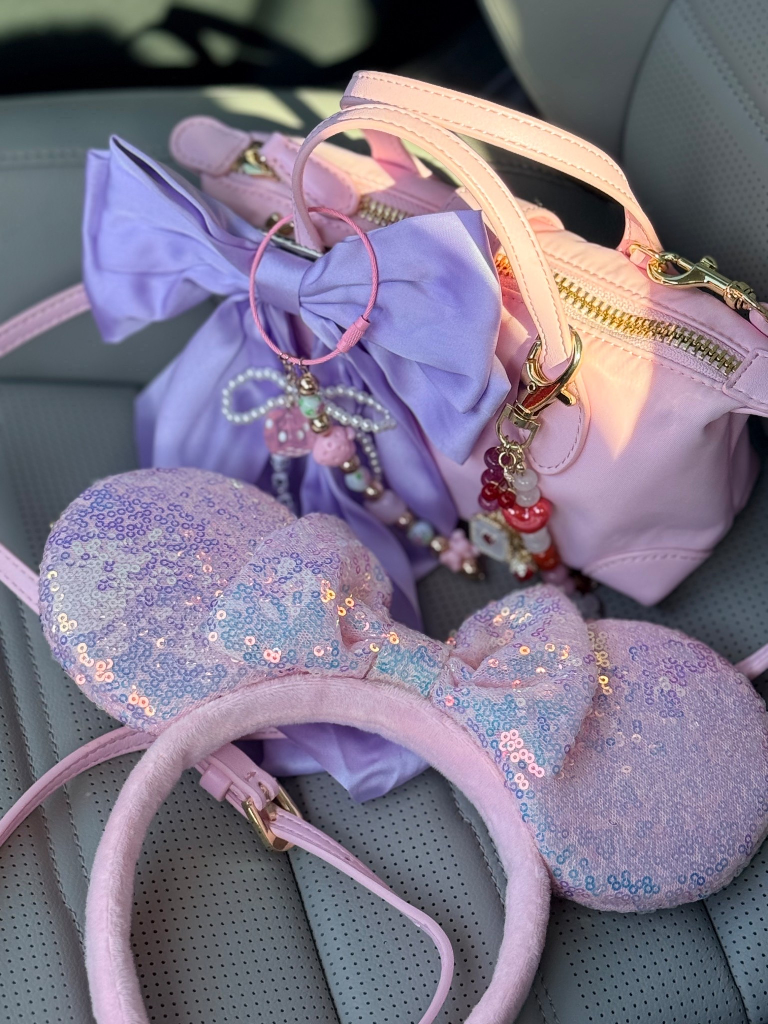 The perfect Disney accessories 🎀🐭💜✨

Disney world, Disney accessories, Disney local, Disney girl, Stoney clover lane, SCL, Minnie ears, Amazon finds, bag charms