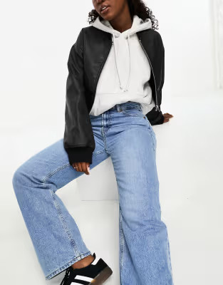 Vaqueros dad con lavado azul medio de ASOS DESIGN Hourglass | ASOS (Global)