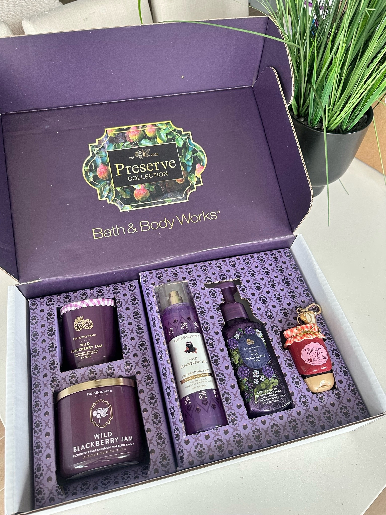 #bathandbodyworks_partner Thank you, Bath and Body Works for the sweet PR surprise! 🤎🍂

#BathAndBodyWorks #WildBlackberryJam #FallHome #CozyHome #HomeFragrance #PRGift #xoJalonda

#LTKOver40 #LTKBeauty #LTKselfcare