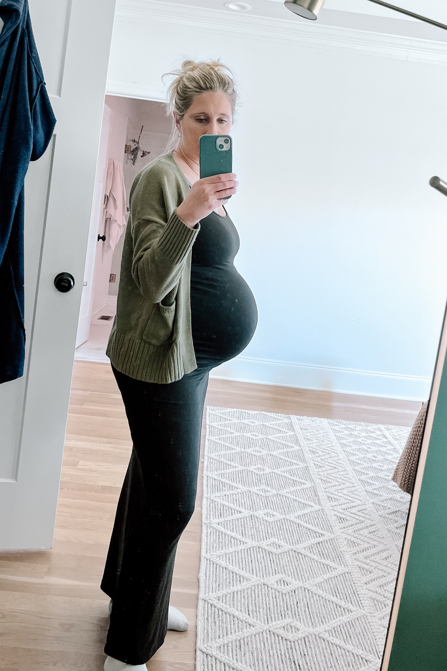 The softest maternity dress. So comfy in the 3rd trimester! 


#LTKFamily #LTKBump #LTKStyleTip