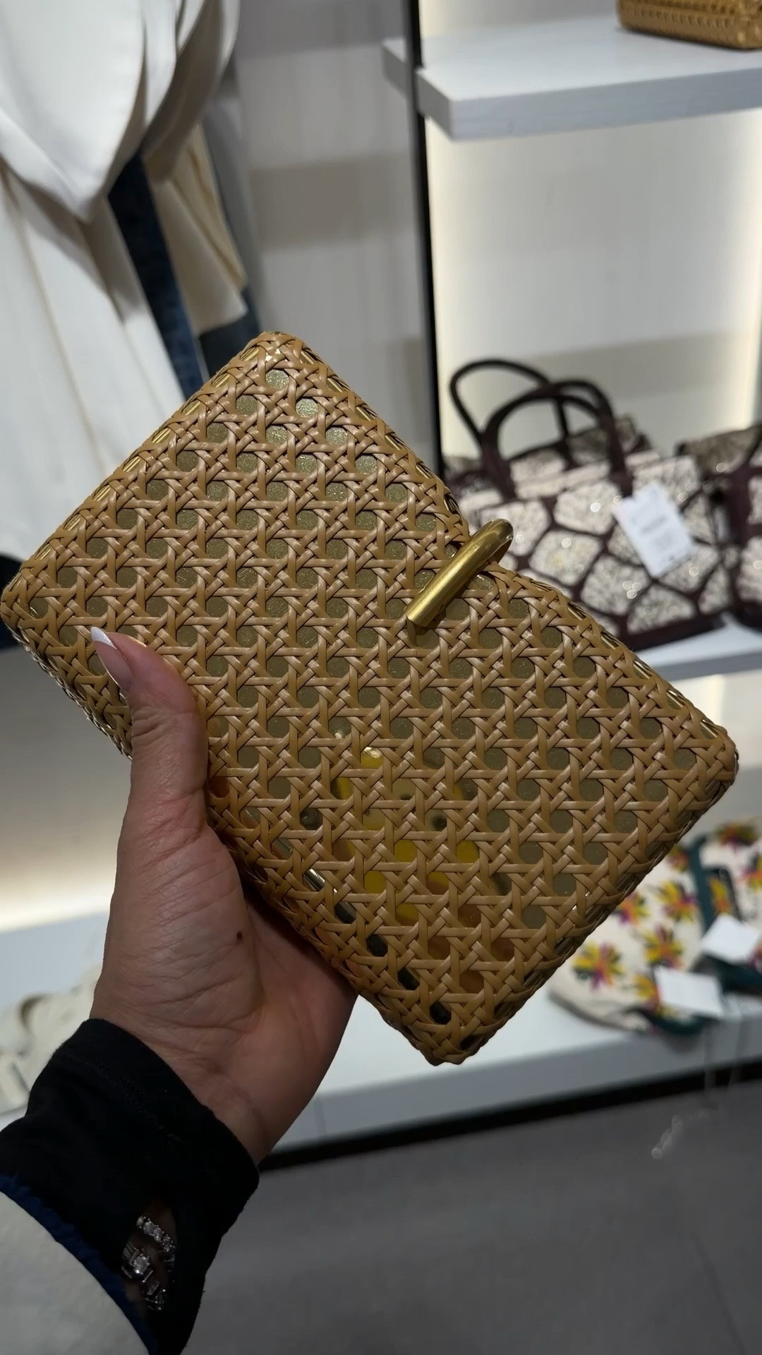 This is the perfect vacation clutch!!! 

#LTKBeauty #LTKTravel #LTKWedding