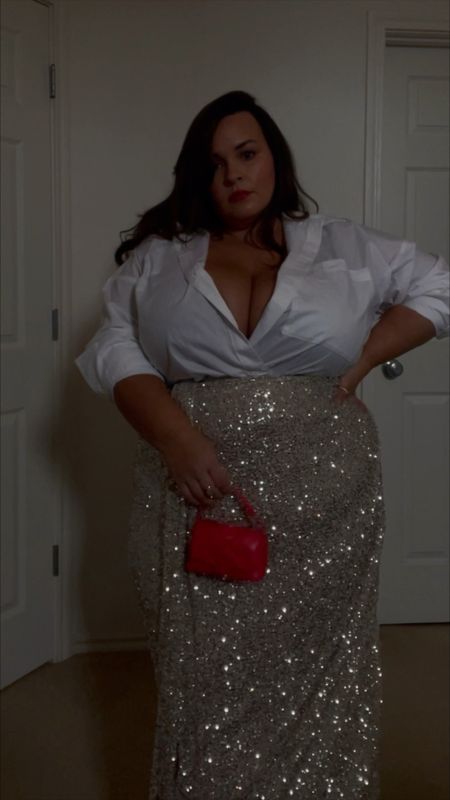 I may have cried a little putting on this skirt because I’ve never seen something so gorgeous that also felt like it was made for my body!! 

Versatile champagne sequin wrap skirt can be worn 5 or more ways, I sized up so I could wear it as a dress!! 

Holiday Outfit, Holiday Style, Curvy Style, Never Fully Dressed, Curvy Style Inspo, Size 18 Style

#LTKparties #LTKplussize #LTKHoliday