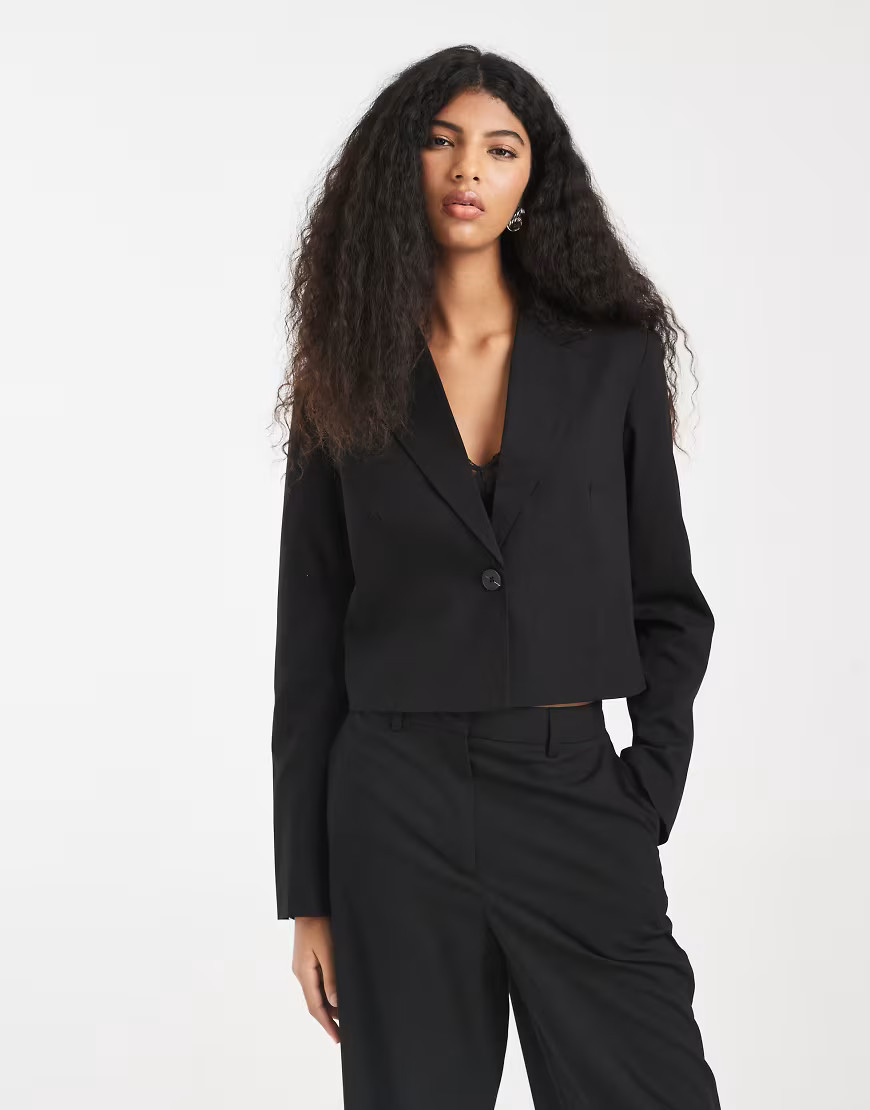 Pieces – Eleganter kurzer Blazer in Schwarz, Kombiteil | ASOS (Global)