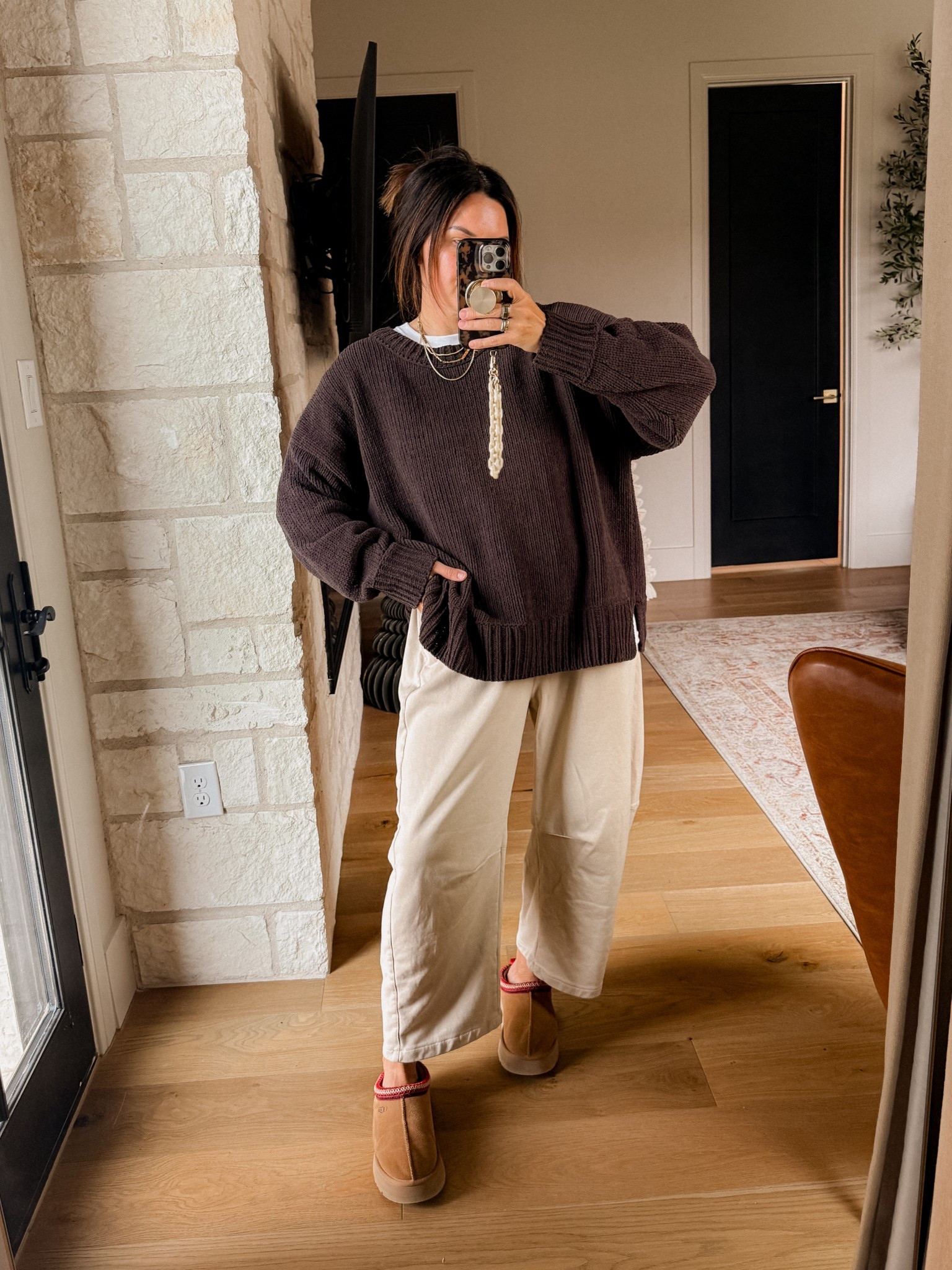 Lazy cold day outfit and it’s all on sale!
Sweater: so freaking cozy. XL
Amazon Barrel Sweats: XXL
TEE UNDER: LARGE


#LTKGiftGuide #LTKCyberWeek #LTKHoliday
