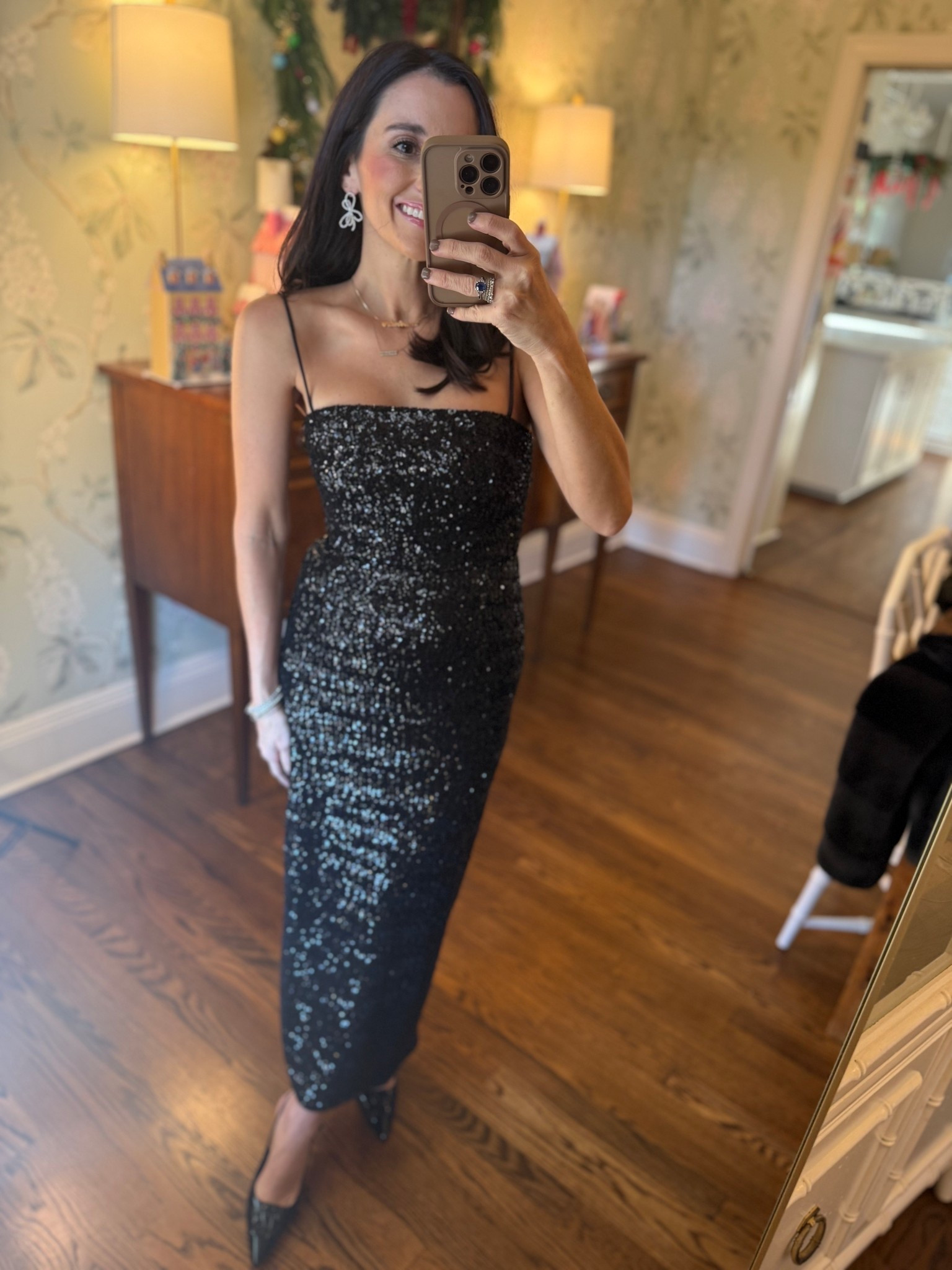 XS in this adorable sequin dress that would be PERFECT for a NYE wedding 

#LTKHoliday #LTKootd #LTKGiftGuide