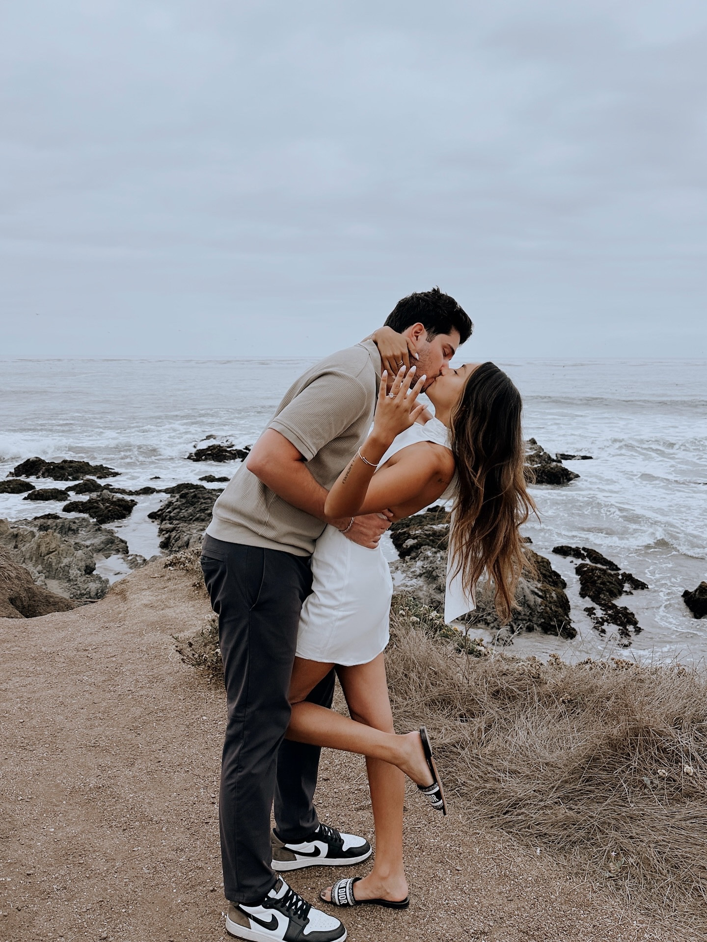 forever & ever 💍
•
•
•
#engaged #proposal #yes #engagement #fiance #couple #relationship