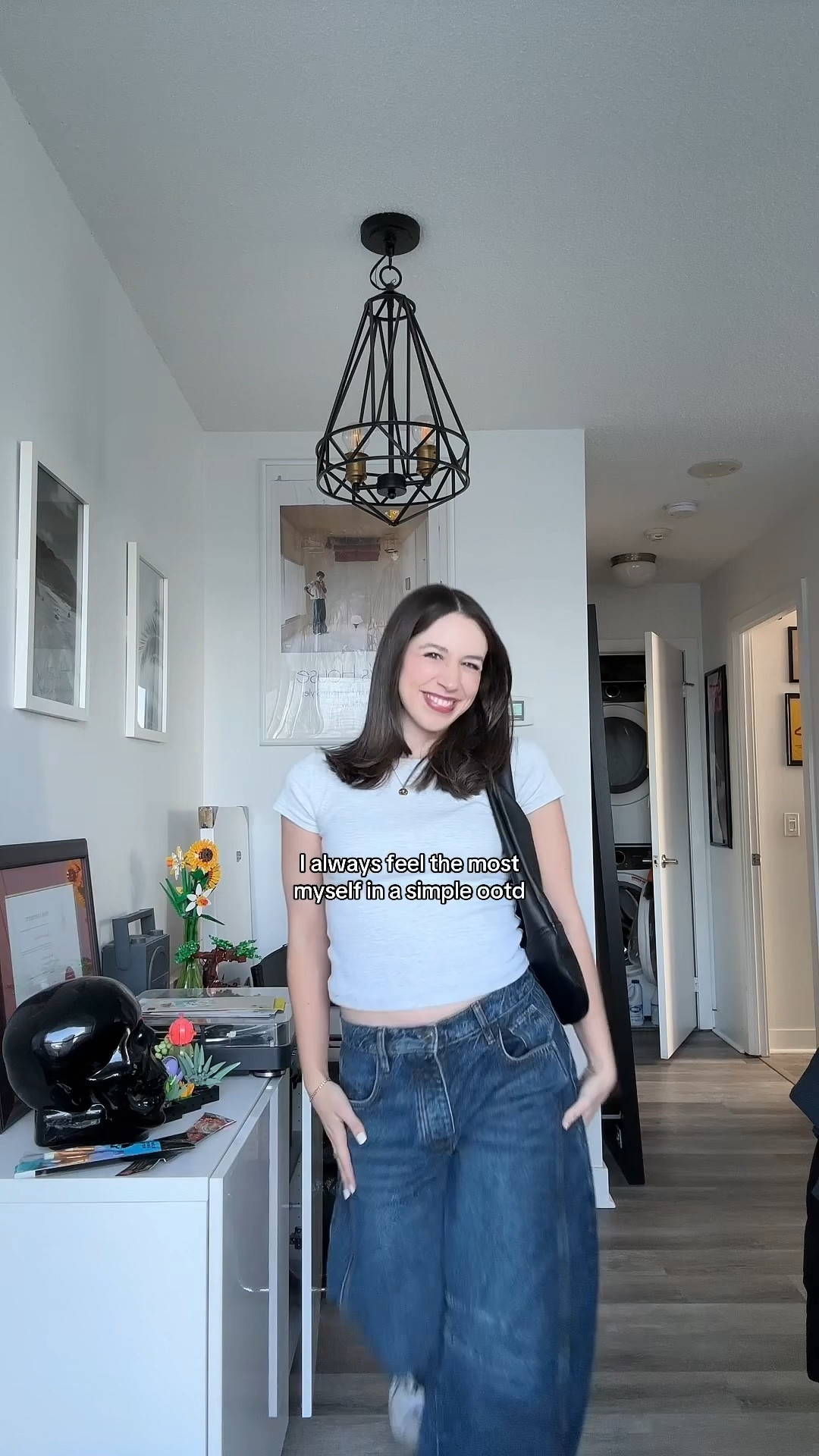 Simple ootd | top size XS, jeans size 25